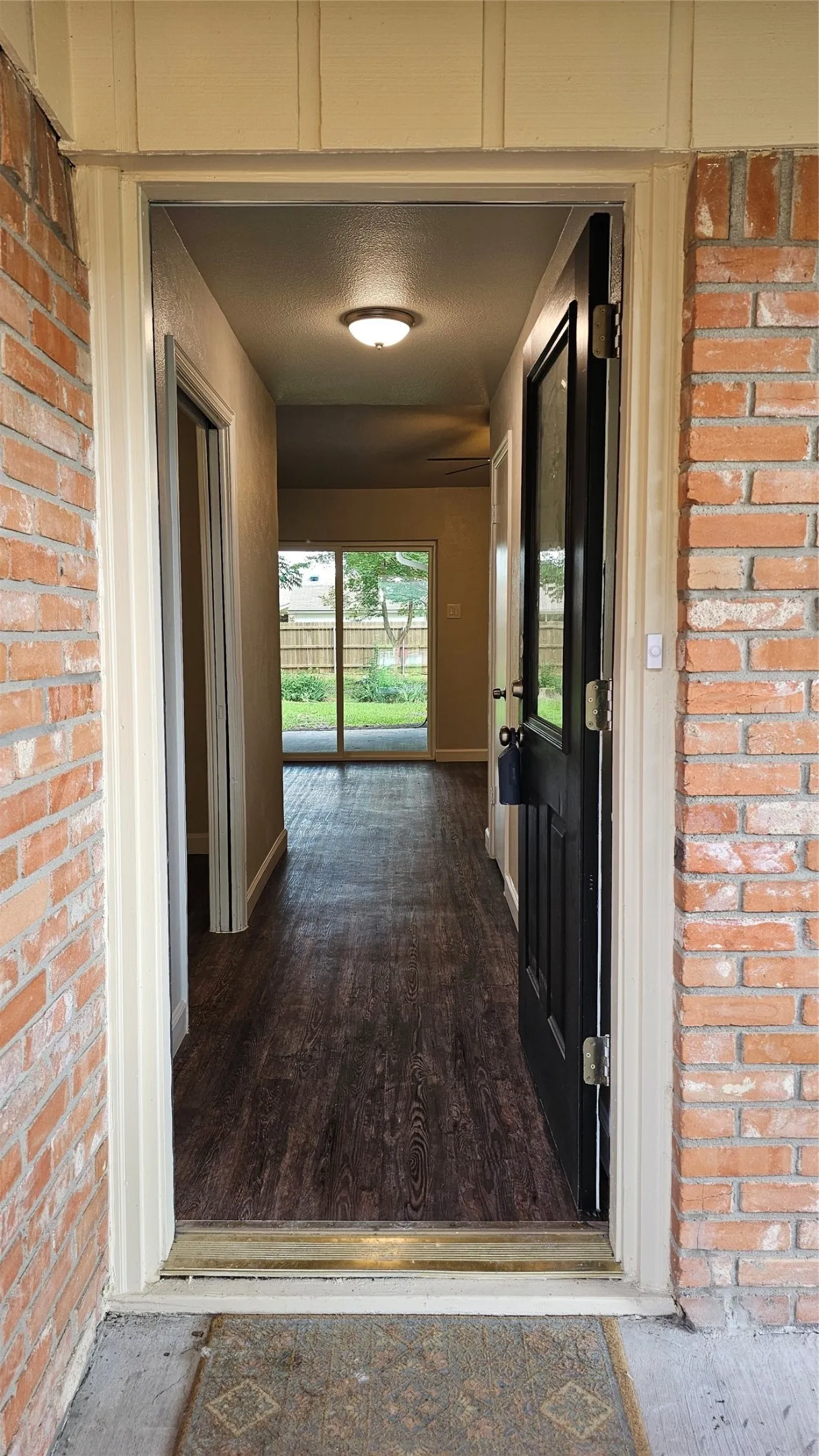 Single Family Residence For Rent in Ellis County , 102 Cherokee Court, Waxahachie, Texas 75165, 3 Bedroom, 2 Bathroom, 2 Garage spaces, 1,200 Sqft, built in 1970, mls#21276134, Real Estate Agent in Waxahachie, Homes For Rent in Ellis county, Homes For Rent in Waxahachie, Realtor in Waxahachie Texas, Real Estate Brokerage Independent Realty Texas, Luminita Cordes Realtor
