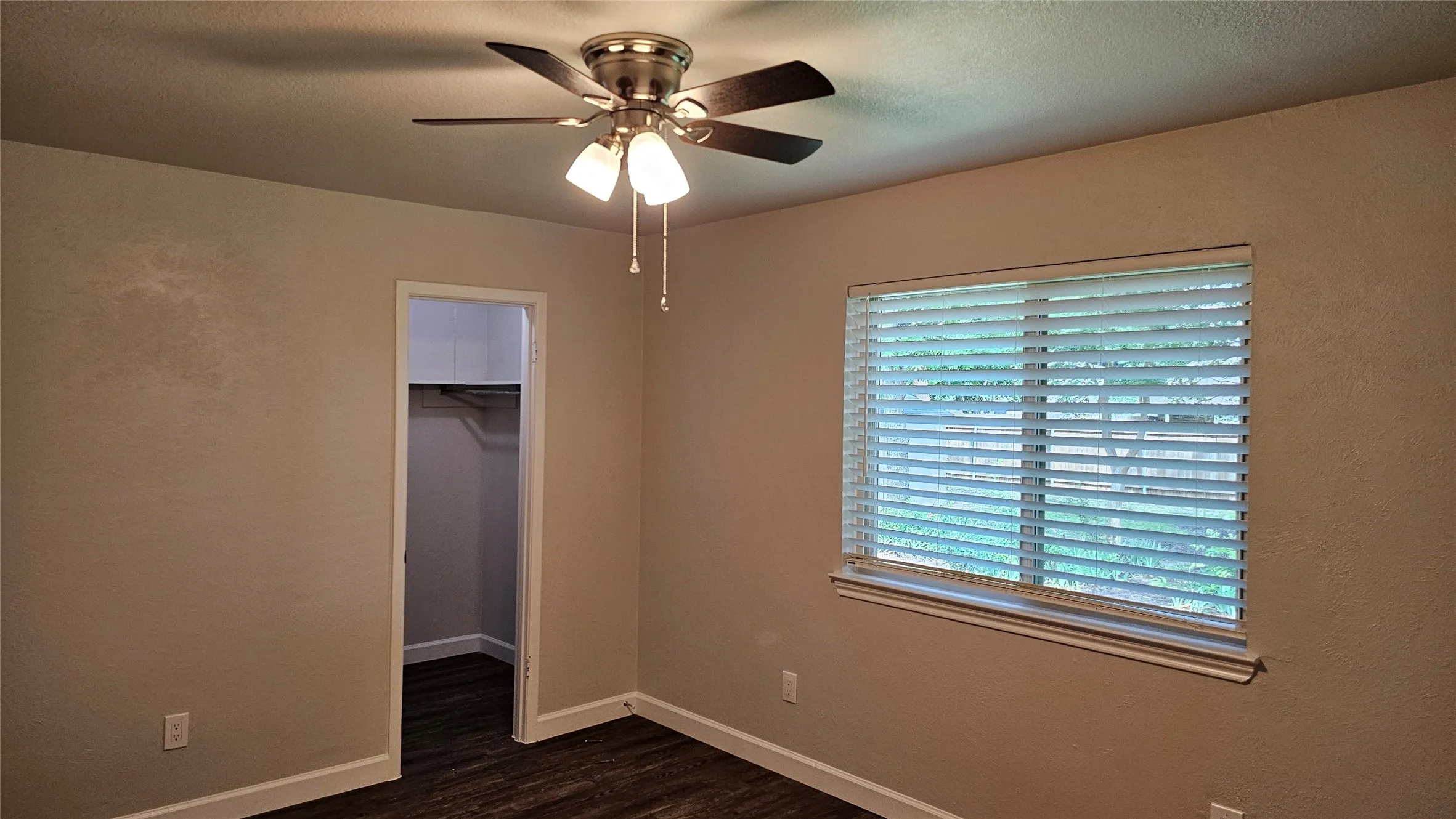 Single Family Residence For Rent in Ellis County , 102 Cherokee Court, Waxahachie, Texas 75165, 3 Bedroom, 2 Bathroom, 2 Garage spaces, 1,200 Sqft, built in 1970, mls#21276134, Real Estate Agent in Waxahachie, Homes For Rent in Ellis county, Homes For Rent in Waxahachie, Realtor in Waxahachie Texas, Real Estate Brokerage Independent Realty Texas, Luminita Cordes Realtor