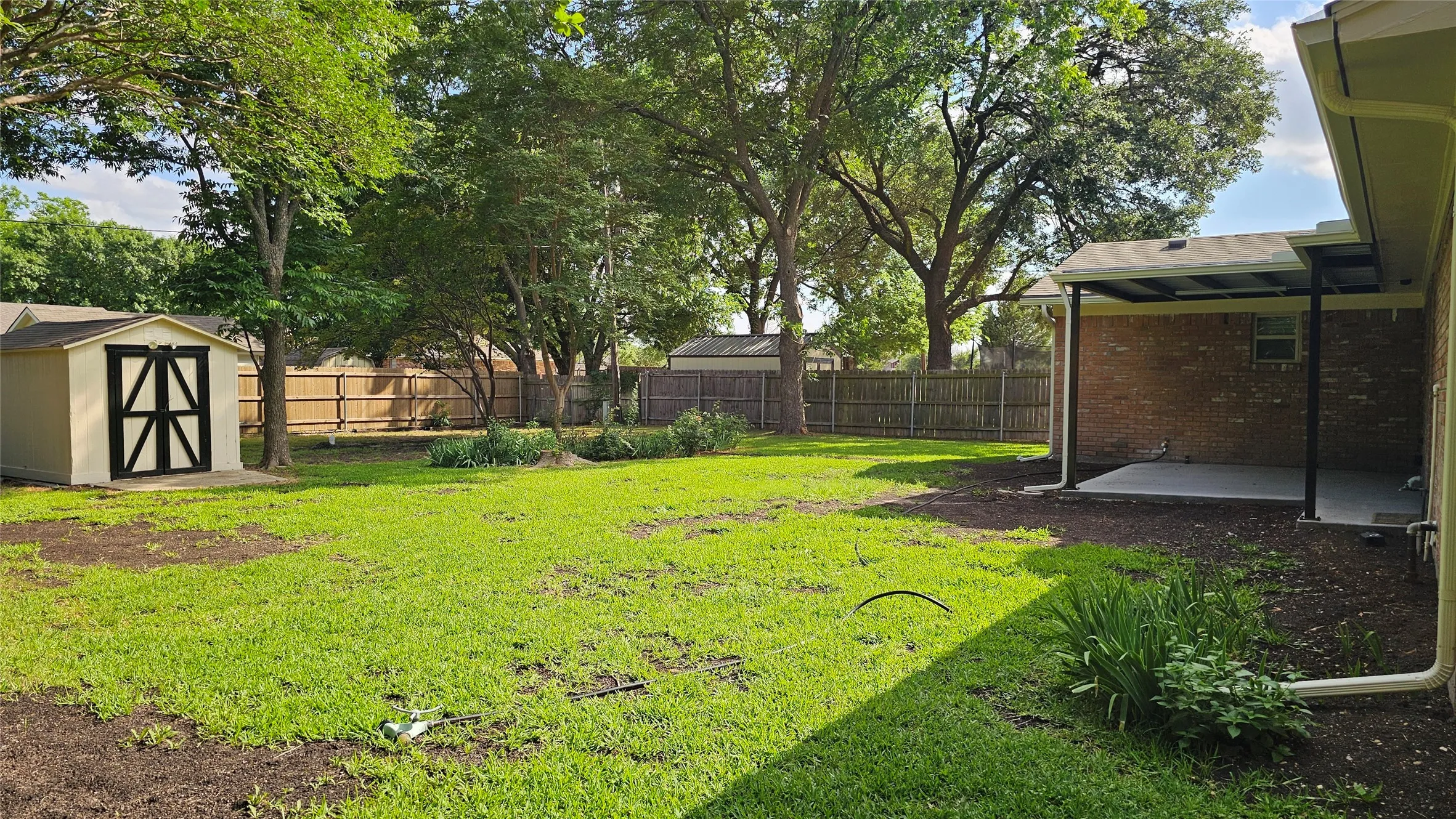 Single Family Residence For Rent in Ellis County , 102 Cherokee Court, Waxahachie, Texas 75165, 3 Bedroom, 2 Bathroom, 2 Garage spaces, 1,200 Sqft, built in 1970, mls#21276134, Real Estate Agent in Waxahachie, Homes For Rent in Ellis county, Homes For Rent in Waxahachie, Realtor in Waxahachie Texas, Real Estate Brokerage Independent Realty Texas, Luminita Cordes Realtor