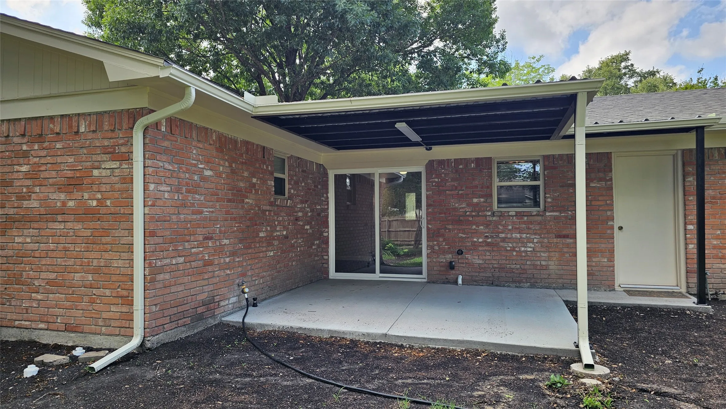 Single Family Residence For Rent in Ellis County , 102 Cherokee Court, Waxahachie, Texas 75165, 3 Bedroom, 2 Bathroom, 2 Garage spaces, 1,200 Sqft, built in 1970, mls#21276134, Real Estate Agent in Waxahachie, Homes For Rent in Ellis county, Homes For Rent in Waxahachie, Realtor in Waxahachie Texas, Real Estate Brokerage Independent Realty Texas, Luminita Cordes Realtor