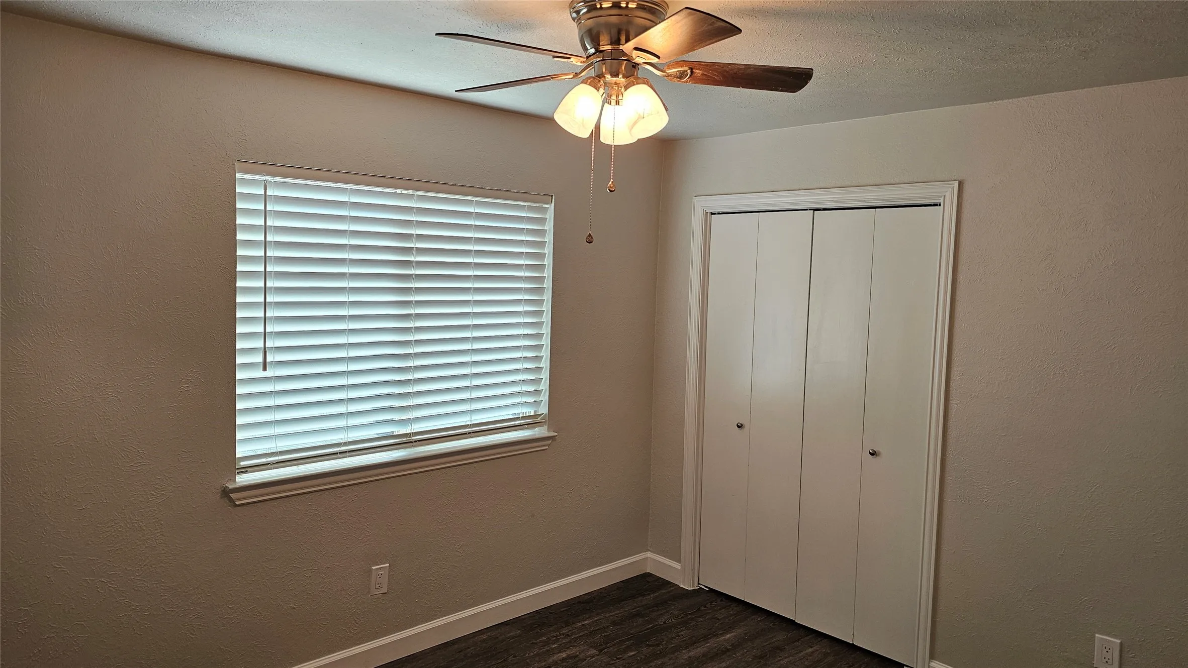 Single Family Residence For Rent in Ellis County , 102 Cherokee Court, Waxahachie, Texas 75165, 3 Bedroom, 2 Bathroom, 2 Garage spaces, 1,200 Sqft, built in 1970, mls#21276134, Real Estate Agent in Waxahachie, Homes For Rent in Ellis county, Homes For Rent in Waxahachie, Realtor in Waxahachie Texas, Real Estate Brokerage Independent Realty Texas, Luminita Cordes Realtor
