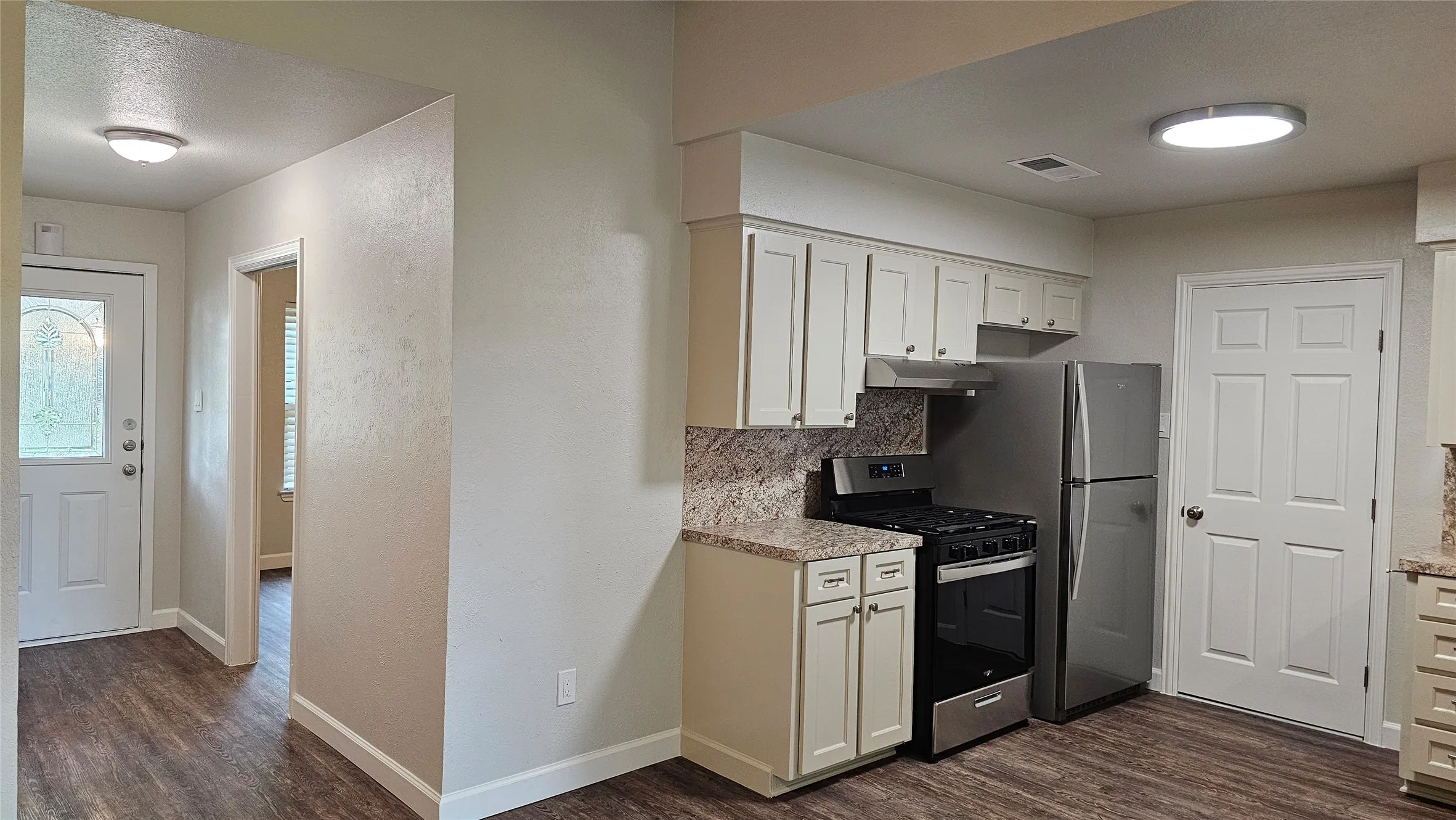 Single Family Residence For Rent in Ellis County , 102 Cherokee Court, Waxahachie, Texas 75165, 3 Bedroom, 2 Bathroom, 2 Garage spaces, 1,200 Sqft, built in 1970, mls#21276134, Real Estate Agent in Waxahachie, Homes For Rent in Ellis county, Homes For Rent in Waxahachie, Realtor in Waxahachie Texas, Real Estate Brokerage Independent Realty Texas, Luminita Cordes Realtor