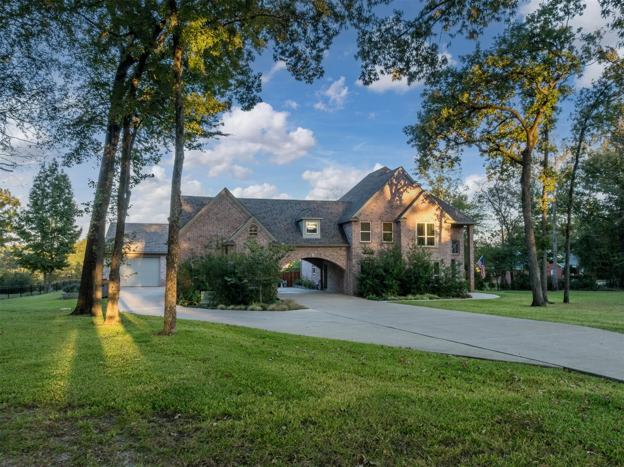 Single Family Residence For Sale in Henderson County , 2001 Rose Pointe, Athens, Texas 75752, 4 Bedrooms, 4 Bathrooms, 5 Garage spaces, 4,292 Sqft, built in 1997, Price $1,700,000, mls#21279488, Real Estate Agent in Athens, Homes For Sale in Henderson county, Homes For Sale in Athens, Realtor in Athens Texas, Real Estate Brokerage Independent Realty Texas, Luminita Cordes Realtor