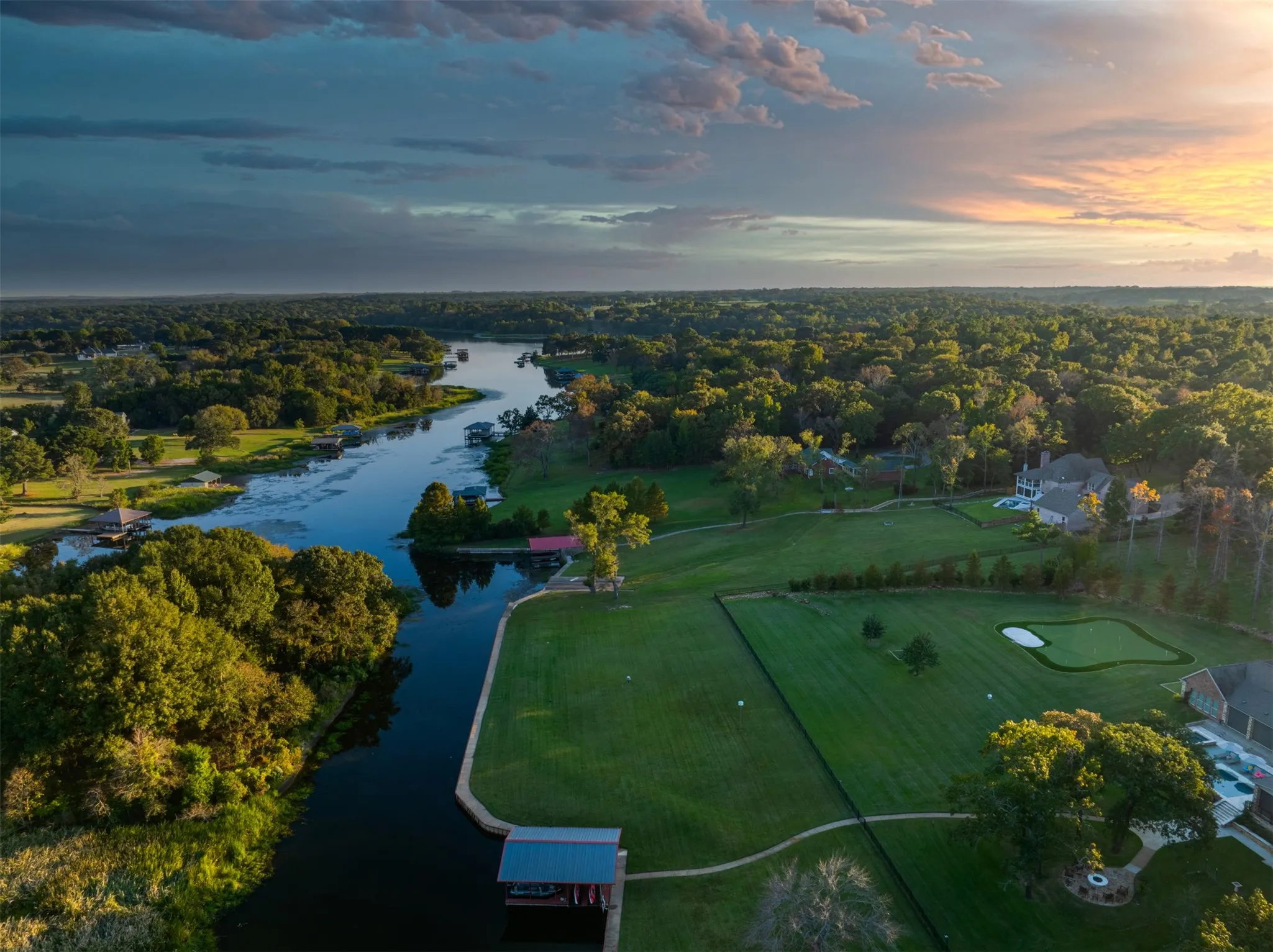 Single Family Residence For Sale in Henderson County , 2001 Rose Pointe, Athens, Texas 75752, 4 Bedrooms, 4 Bathrooms, 5 Garage spaces, 4,292 Sqft, built in 1997, Price $1,700,000, mls#21279488, Real Estate Agent in Athens, Homes For Sale in Henderson county, Homes For Sale in Athens, Realtor in Athens Texas, Real Estate Brokerage Independent Realty Texas, Luminita Cordes Realtor