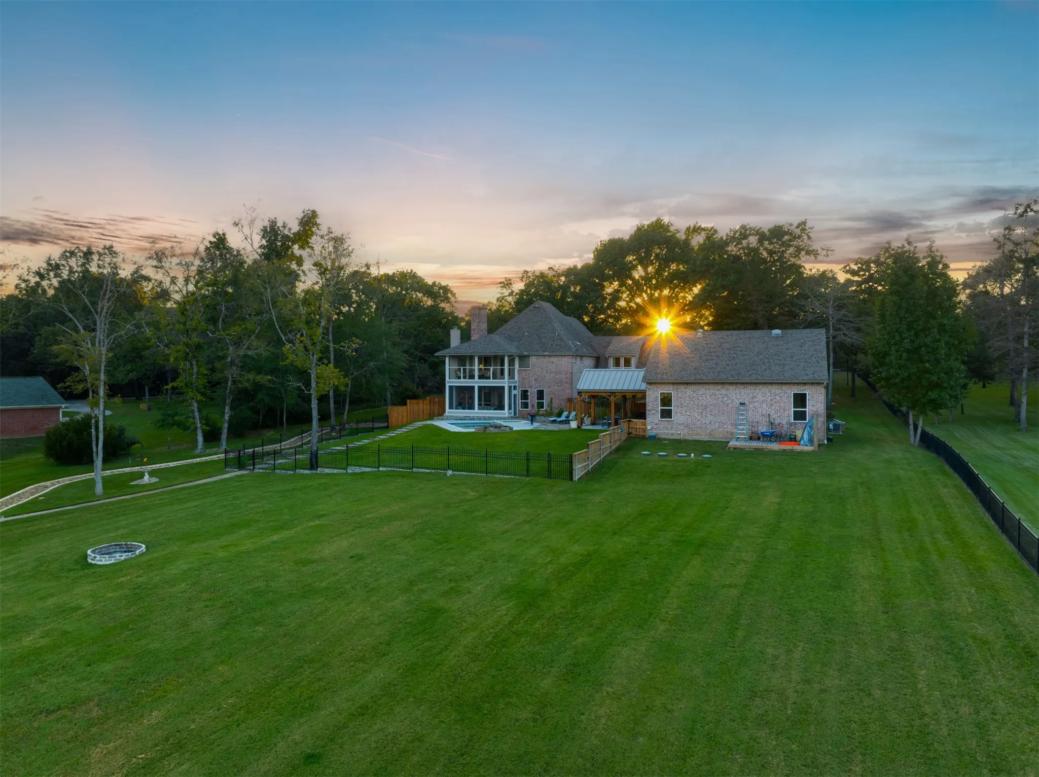 Single Family Residence For Sale in Henderson County , 2001 Rose Pointe, Athens, Texas 75752, 4 Bedrooms, 4 Bathrooms, 5 Garage spaces, 4,292 Sqft, built in 1997, Price $1,700,000, mls#21279488, Real Estate Agent in Athens, Homes For Sale in Henderson county, Homes For Sale in Athens, Realtor in Athens Texas, Real Estate Brokerage Independent Realty Texas, Luminita Cordes Realtor