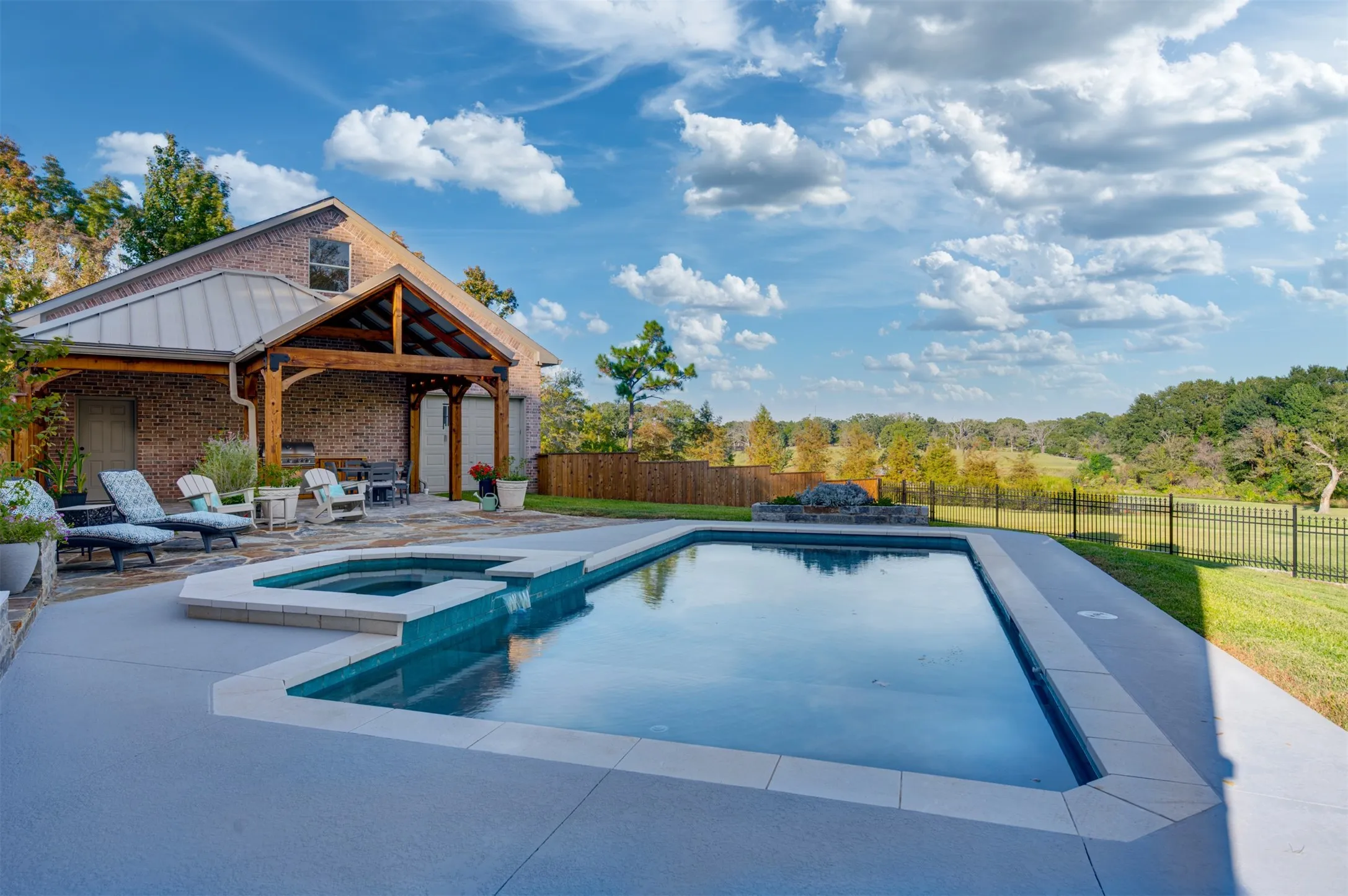 Single Family Residence For Sale in Henderson County , 2001 Rose Pointe, Athens, Texas 75752, 4 Bedrooms, 4 Bathrooms, 5 Garage spaces, 4,292 Sqft, built in 1997, Price $1,700,000, mls#21279488, Real Estate Agent in Athens, Homes For Sale in Henderson county, Homes For Sale in Athens, Realtor in Athens Texas, Real Estate Brokerage Independent Realty Texas, Luminita Cordes Realtor