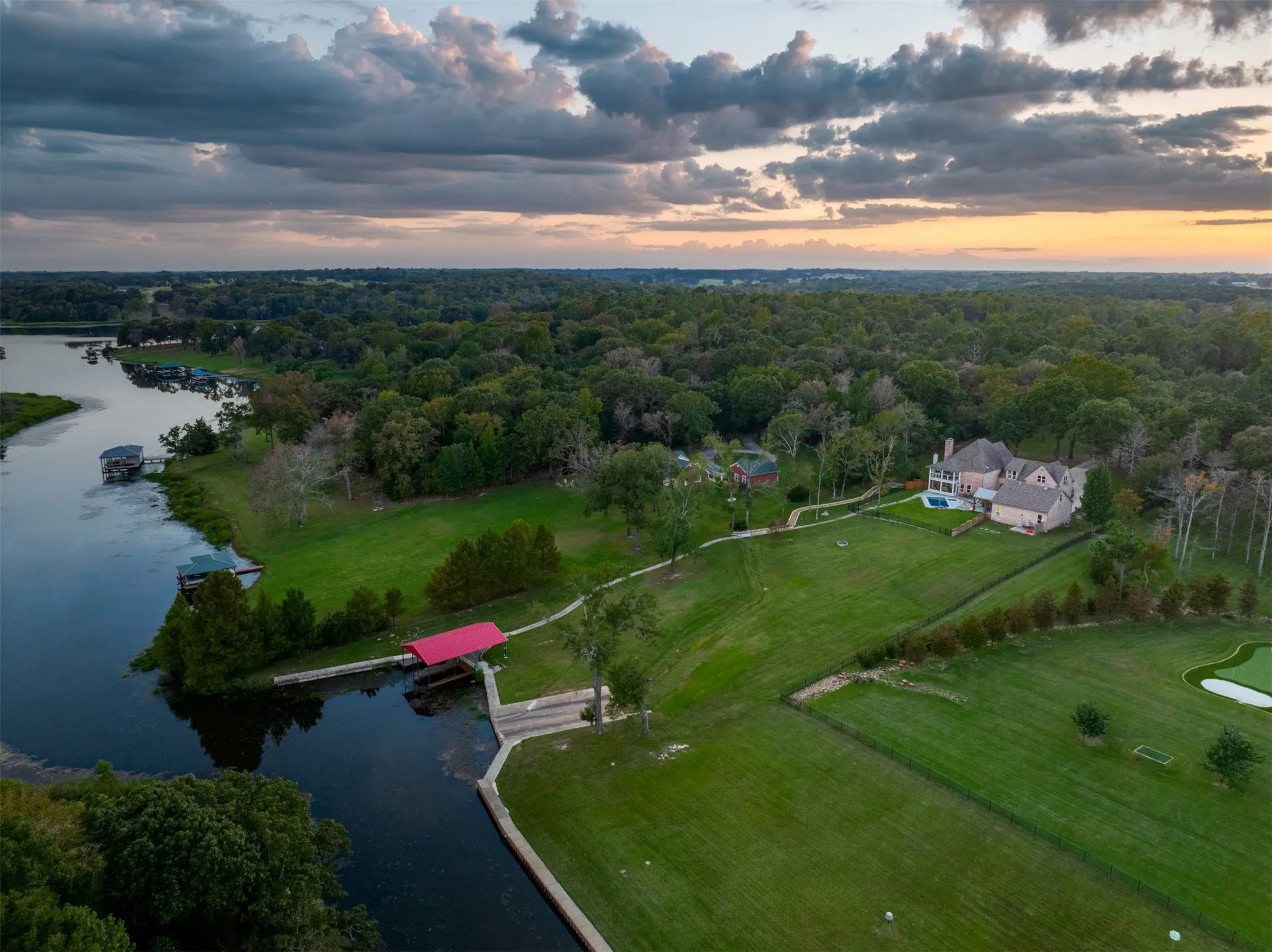 Single Family Residence For Sale in Henderson County , 2001 Rose Pointe, Athens, Texas 75752, 4 Bedrooms, 4 Bathrooms, 5 Garage spaces, 4,292 Sqft, built in 1997, Price $1,700,000, mls#21279488, Real Estate Agent in Athens, Homes For Sale in Henderson county, Homes For Sale in Athens, Realtor in Athens Texas, Real Estate Brokerage Independent Realty Texas, Luminita Cordes Realtor