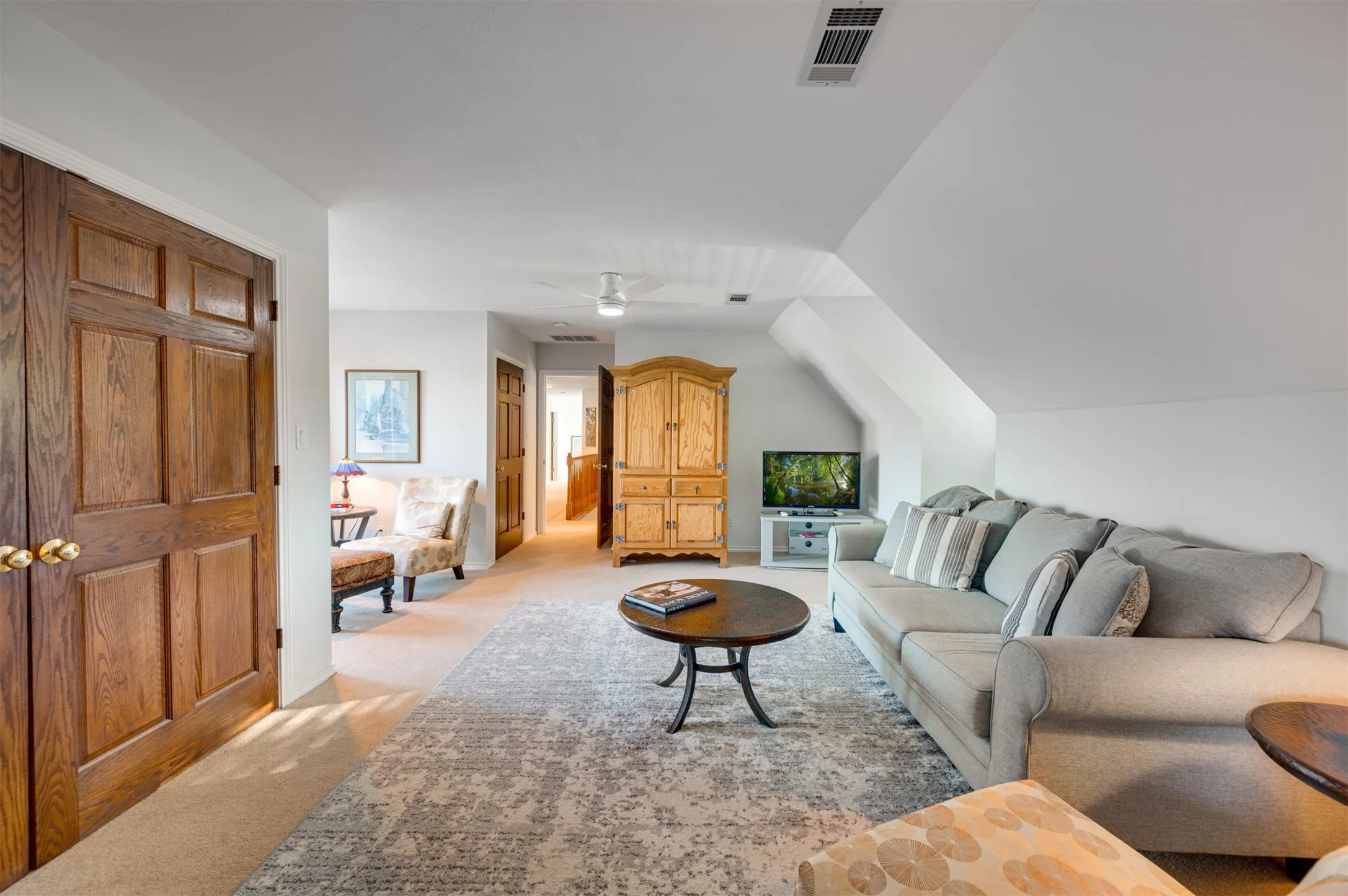 Single Family Residence For Sale in Henderson County , 2001 Rose Pointe, Athens, Texas 75752, 4 Bedrooms, 4 Bathrooms, 5 Garage spaces, 4,292 Sqft, built in 1997, Price $1,700,000, mls#21279488, Real Estate Agent in Athens, Homes For Sale in Henderson county, Homes For Sale in Athens, Realtor in Athens Texas, Real Estate Brokerage Independent Realty Texas, Luminita Cordes Realtor