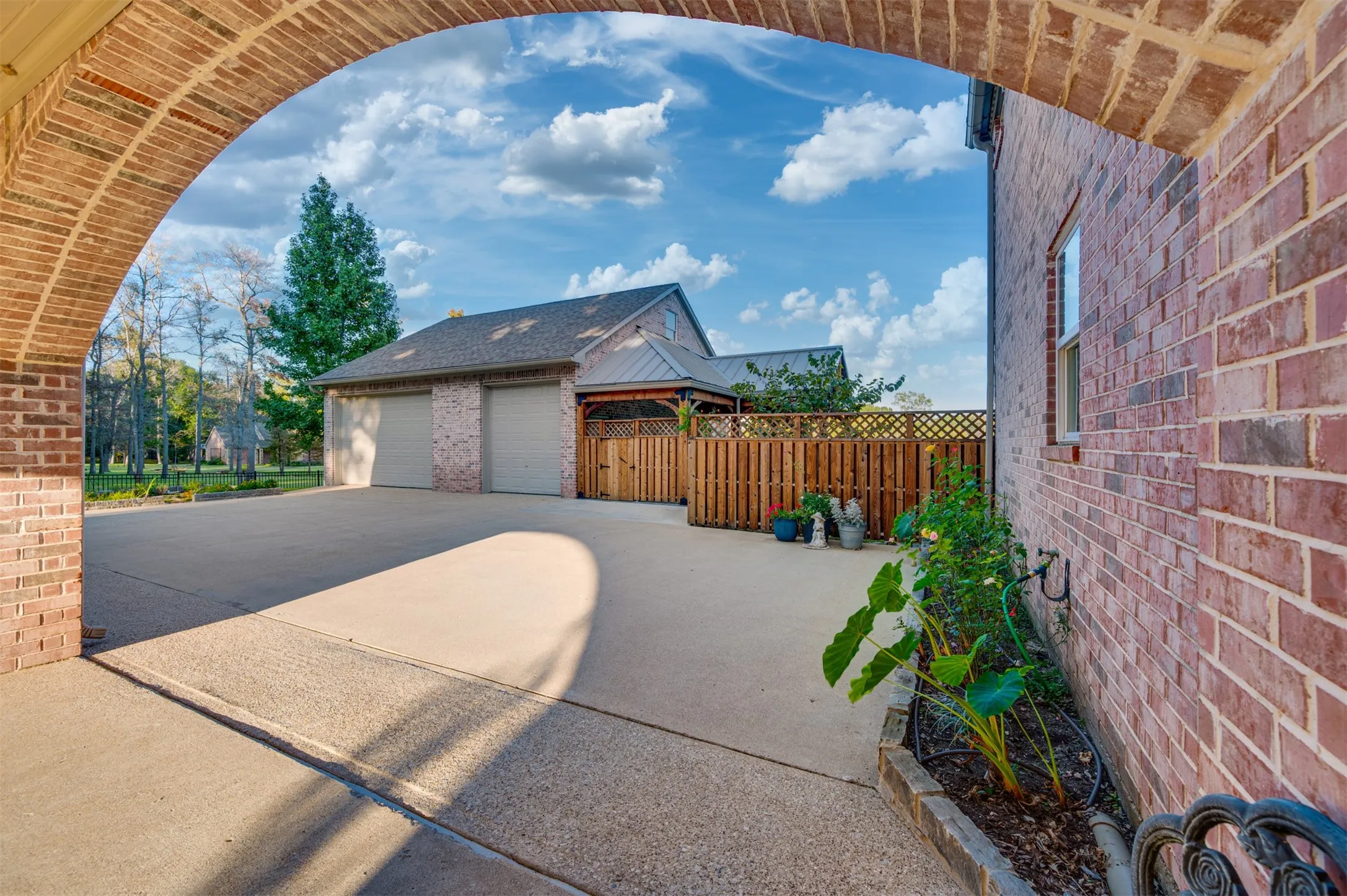 Single Family Residence For Sale in Henderson County , 2001 Rose Pointe, Athens, Texas 75752, 4 Bedrooms, 4 Bathrooms, 5 Garage spaces, 4,292 Sqft, built in 1997, Price $1,700,000, mls#21279488, Real Estate Agent in Athens, Homes For Sale in Henderson county, Homes For Sale in Athens, Realtor in Athens Texas, Real Estate Brokerage Independent Realty Texas, Luminita Cordes Realtor