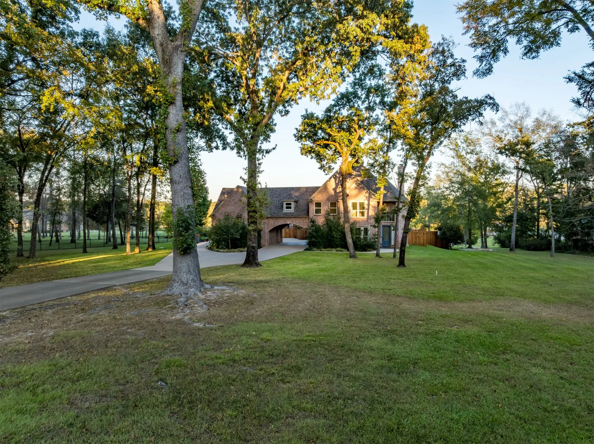 Single Family Residence For Sale in Henderson County , 2001 Rose Pointe, Athens, Texas 75752, 4 Bedrooms, 4 Bathrooms, 5 Garage spaces, 4,292 Sqft, built in 1997, Price $1,700,000, mls#21279488, Real Estate Agent in Athens, Homes For Sale in Henderson county, Homes For Sale in Athens, Realtor in Athens Texas, Real Estate Brokerage Independent Realty Texas, Luminita Cordes Realtor