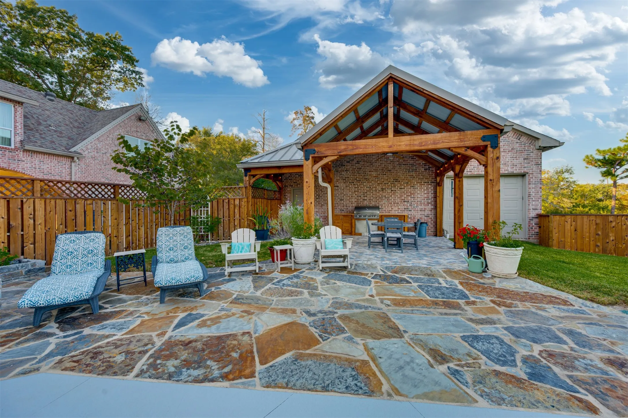 Single Family Residence For Sale in Henderson County , 2001 Rose Pointe, Athens, Texas 75752, 4 Bedrooms, 4 Bathrooms, 5 Garage spaces, 4,292 Sqft, built in 1997, Price $1,700,000, mls#21279488, Real Estate Agent in Athens, Homes For Sale in Henderson county, Homes For Sale in Athens, Realtor in Athens Texas, Real Estate Brokerage Independent Realty Texas, Luminita Cordes Realtor