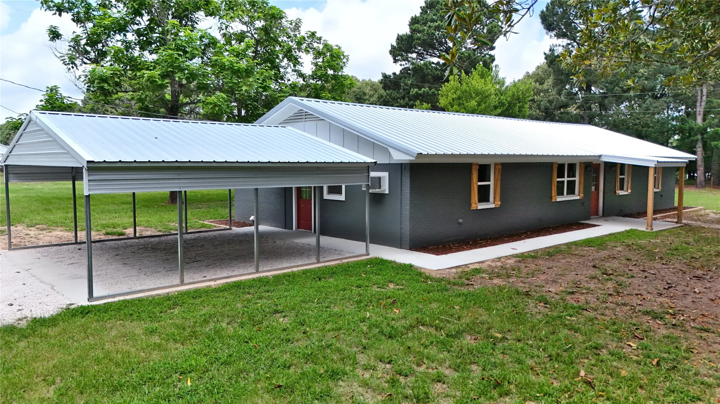 Single Family Residence For Sale in Henderson County , 2096 County Road 4817, Athens, Texas 75752, 4 Bedroom, 2 Bathroom, Garage spaces, 1,680 Sqft, built in 1970, mls#21279495, Real Estate Agent in Athens, Homes For Sale in Henderson county, Homes For Sale in Athens, Realtor in Athens Texas, Real Estate Brokerage Independent Realty Texas, Luminita Cordes Realtor