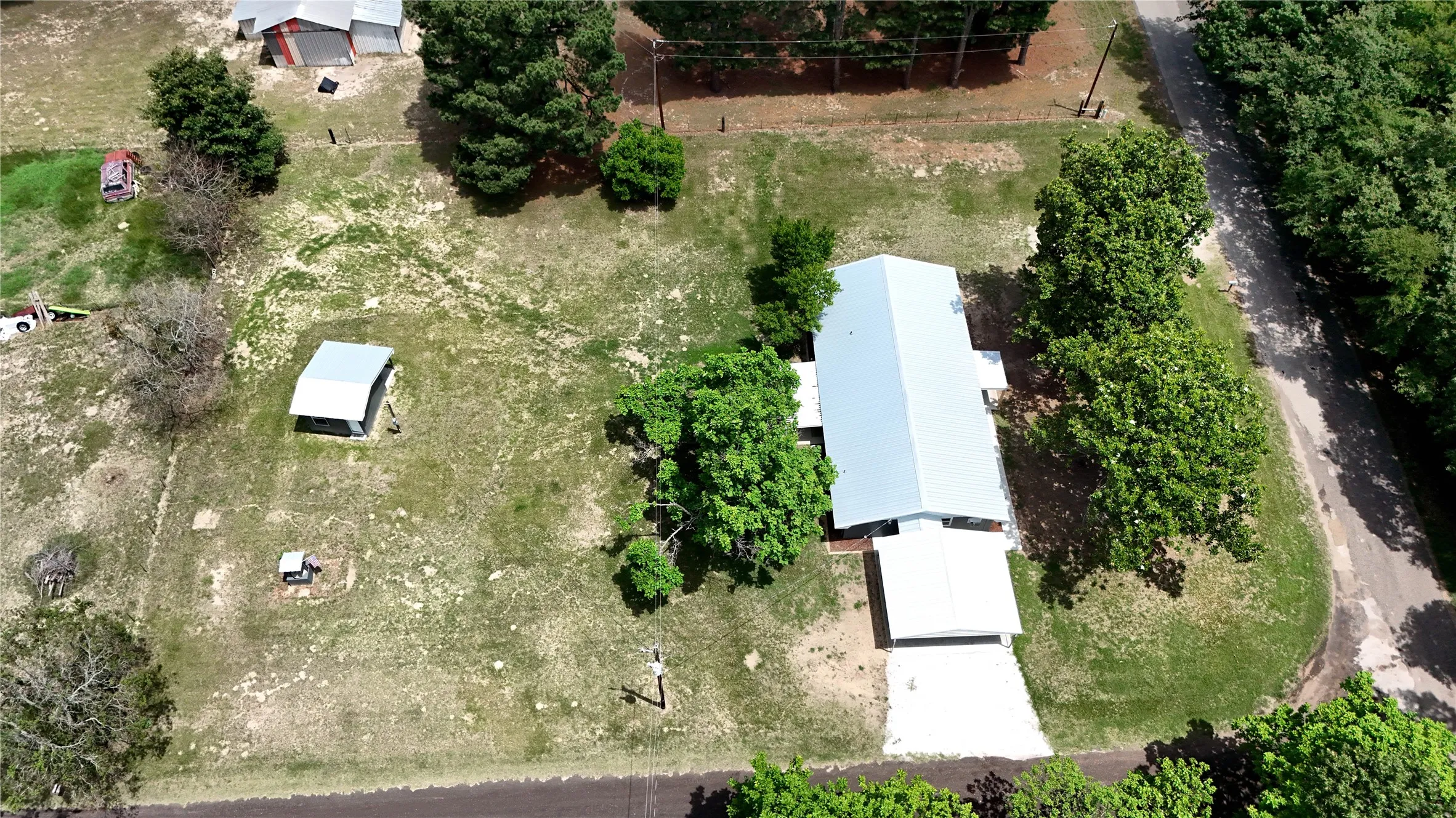 Single Family Residence For Sale in Henderson County , 2096 County Road 4817, Athens, Texas 75752, 4 Bedroom, 2 Bathroom, Garage spaces, 1,680 Sqft, built in 1970, mls#21279495, Real Estate Agent in Athens, Homes For Sale in Henderson county, Homes For Sale in Athens, Realtor in Athens Texas, Real Estate Brokerage Independent Realty Texas, Luminita Cordes Realtor