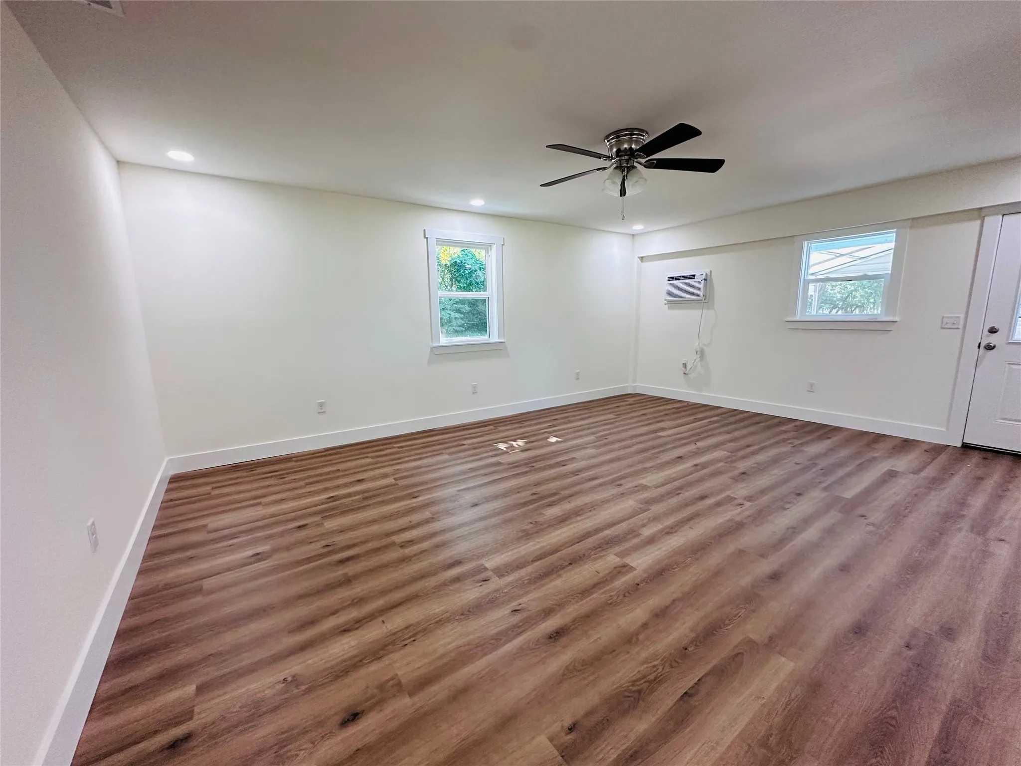 Single Family Residence For Sale in Henderson County , 2096 County Road 4817, Athens, Texas 75752, 4 Bedroom, 2 Bathroom, Garage spaces, 1,680 Sqft, built in 1970, mls#21279495, Real Estate Agent in Athens, Homes For Sale in Henderson county, Homes For Sale in Athens, Realtor in Athens Texas, Real Estate Brokerage Independent Realty Texas, Luminita Cordes Realtor