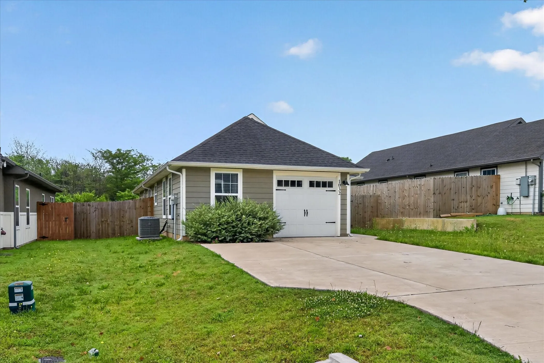 Single Family Residence For Sale in Grayson County , 1032 Ray Drive, Denison, Texas 75020, 3 Bedroom, 2 Bathroom, 1 Garage spaces, 1,248 Sqft, built in 2023, mls#21279487, Real Estate Agent in Denison, Homes For Sale in Grayson county, Homes For Sale in Denison, Realtor in Denison Texas, Real Estate Brokerage Independent Realty Texas, Luminita Cordes Realtor