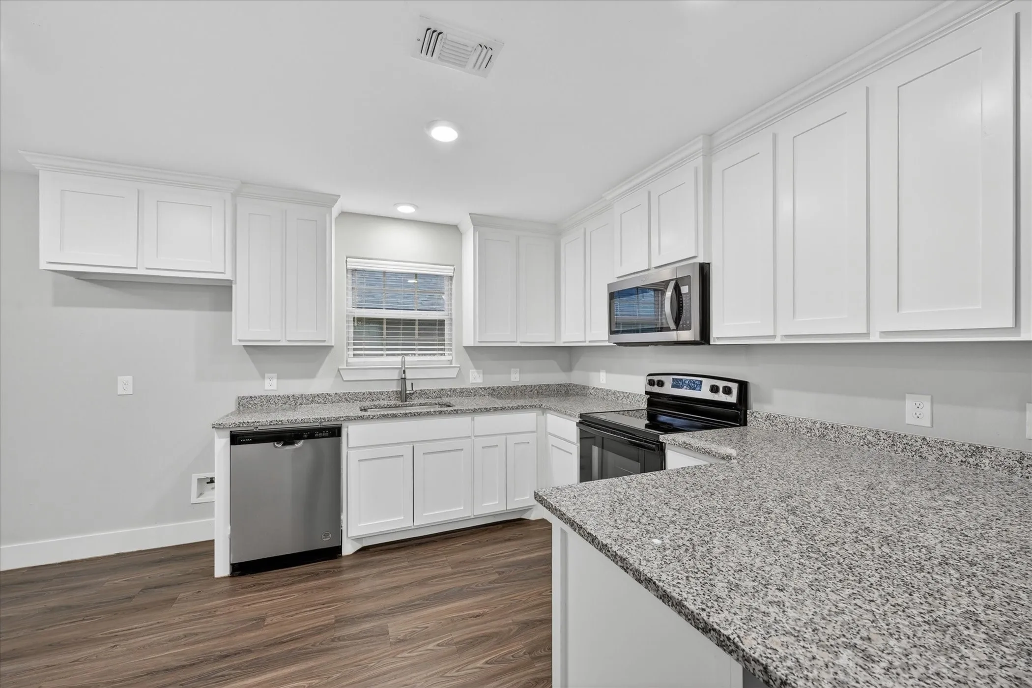 Single Family Residence For Sale in Grayson County , 1032 Ray Drive, Denison, Texas 75020, 3 Bedroom, 2 Bathroom, 1 Garage spaces, 1,248 Sqft, built in 2023, mls#21279487, Real Estate Agent in Denison, Homes For Sale in Grayson county, Homes For Sale in Denison, Realtor in Denison Texas, Real Estate Brokerage Independent Realty Texas, Luminita Cordes Realtor