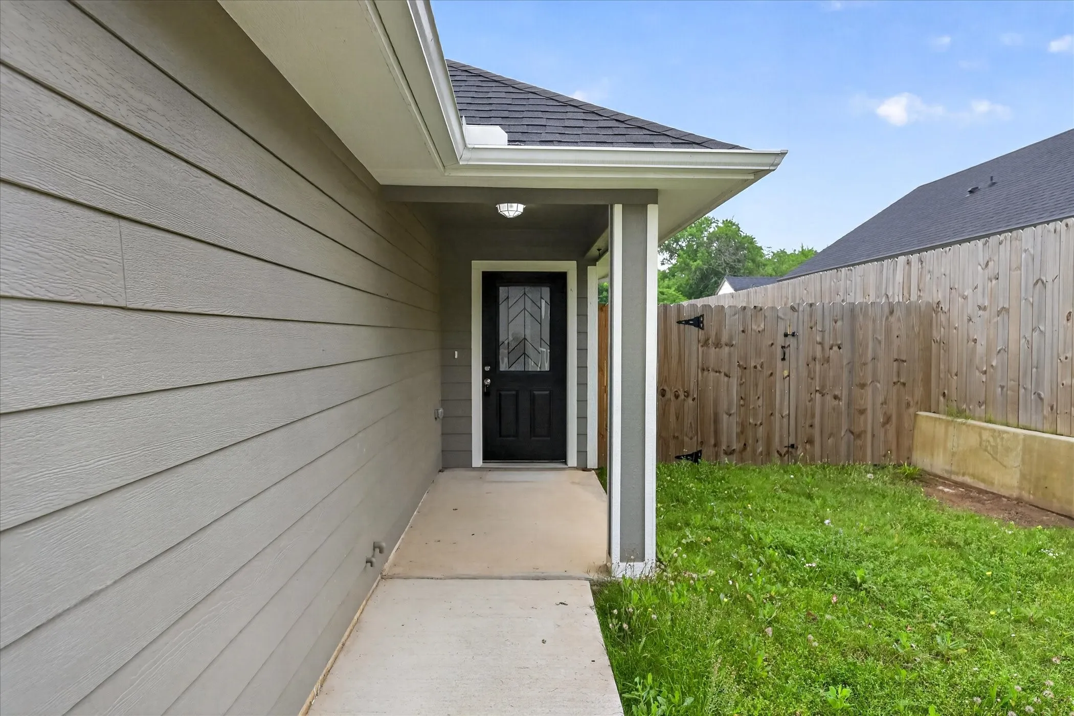 Single Family Residence For Sale in Grayson County , 1032 Ray Drive, Denison, Texas 75020, 3 Bedroom, 2 Bathroom, 1 Garage spaces, 1,248 Sqft, built in 2023, mls#21279487, Real Estate Agent in Denison, Homes For Sale in Grayson county, Homes For Sale in Denison, Realtor in Denison Texas, Real Estate Brokerage Independent Realty Texas, Luminita Cordes Realtor