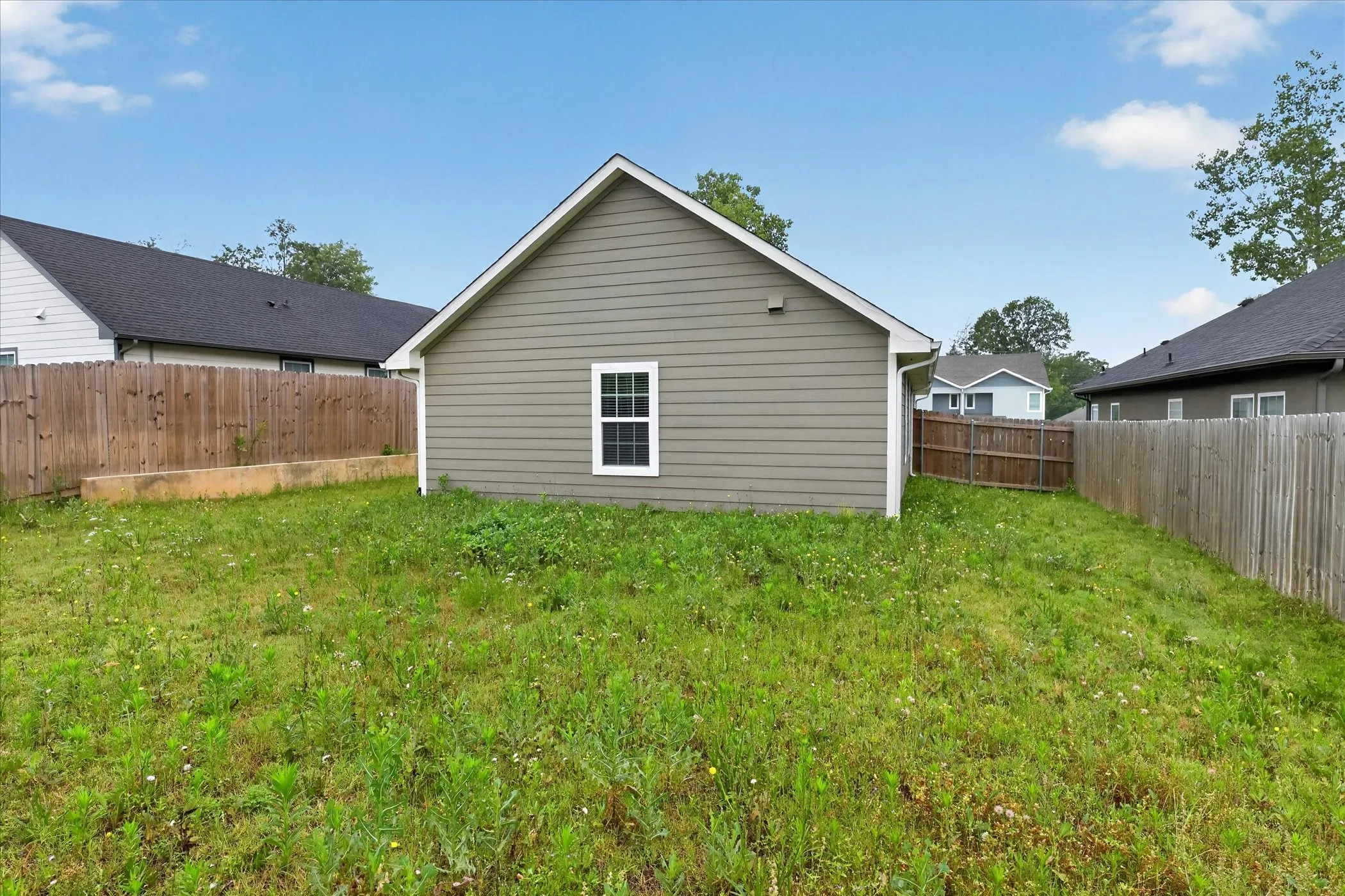 Single Family Residence For Sale in Grayson County , 1032 Ray Drive, Denison, Texas 75020, 3 Bedroom, 2 Bathroom, 1 Garage spaces, 1,248 Sqft, built in 2023, mls#21279487, Real Estate Agent in Denison, Homes For Sale in Grayson county, Homes For Sale in Denison, Realtor in Denison Texas, Real Estate Brokerage Independent Realty Texas, Luminita Cordes Realtor