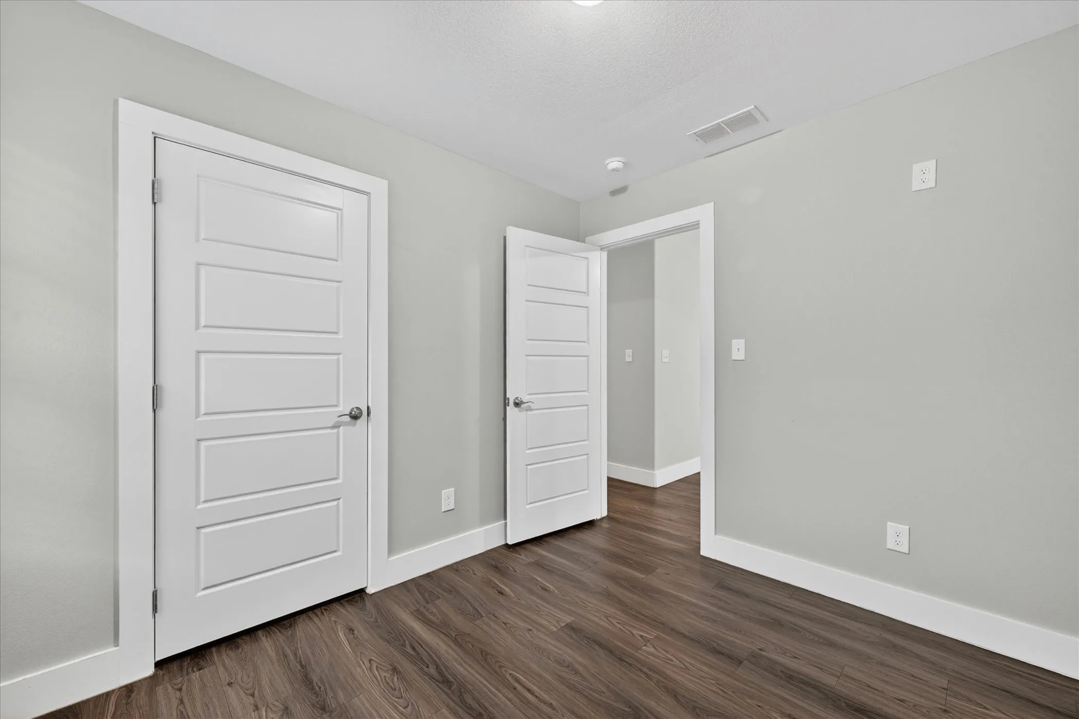 Single Family Residence For Sale in Grayson County , 1032 Ray Drive, Denison, Texas 75020, 3 Bedroom, 2 Bathroom, 1 Garage spaces, 1,248 Sqft, built in 2023, mls#21279487, Real Estate Agent in Denison, Homes For Sale in Grayson county, Homes For Sale in Denison, Realtor in Denison Texas, Real Estate Brokerage Independent Realty Texas, Luminita Cordes Realtor