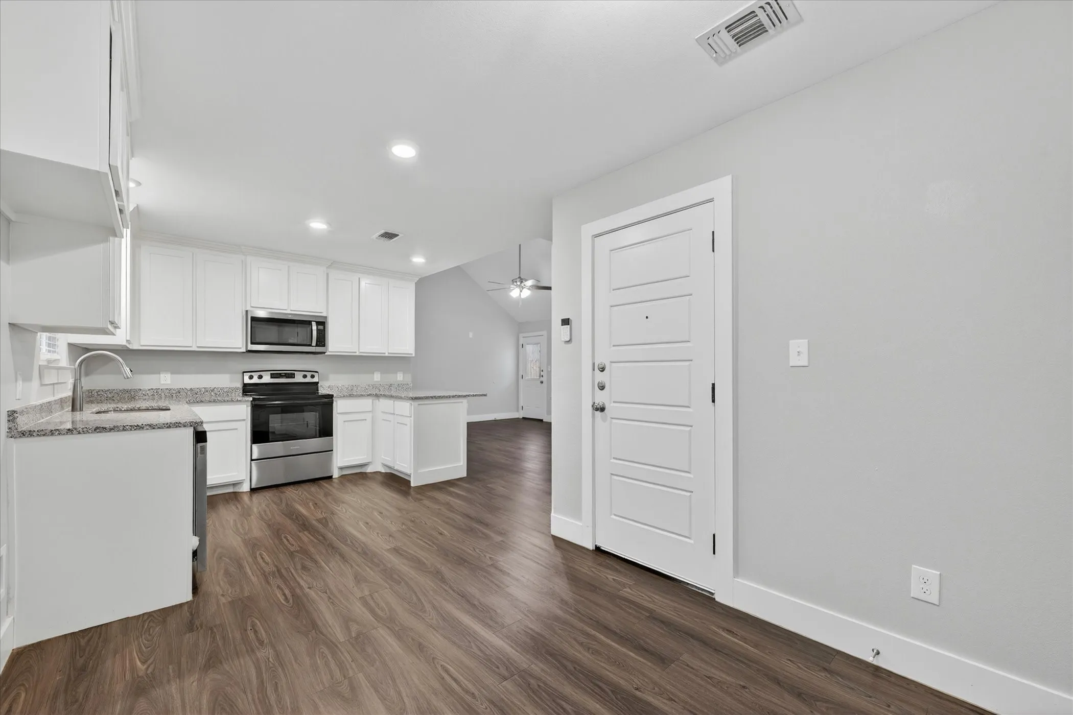 Single Family Residence For Sale in Grayson County , 1032 Ray Drive, Denison, Texas 75020, 3 Bedroom, 2 Bathroom, 1 Garage spaces, 1,248 Sqft, built in 2023, mls#21279487, Real Estate Agent in Denison, Homes For Sale in Grayson county, Homes For Sale in Denison, Realtor in Denison Texas, Real Estate Brokerage Independent Realty Texas, Luminita Cordes Realtor