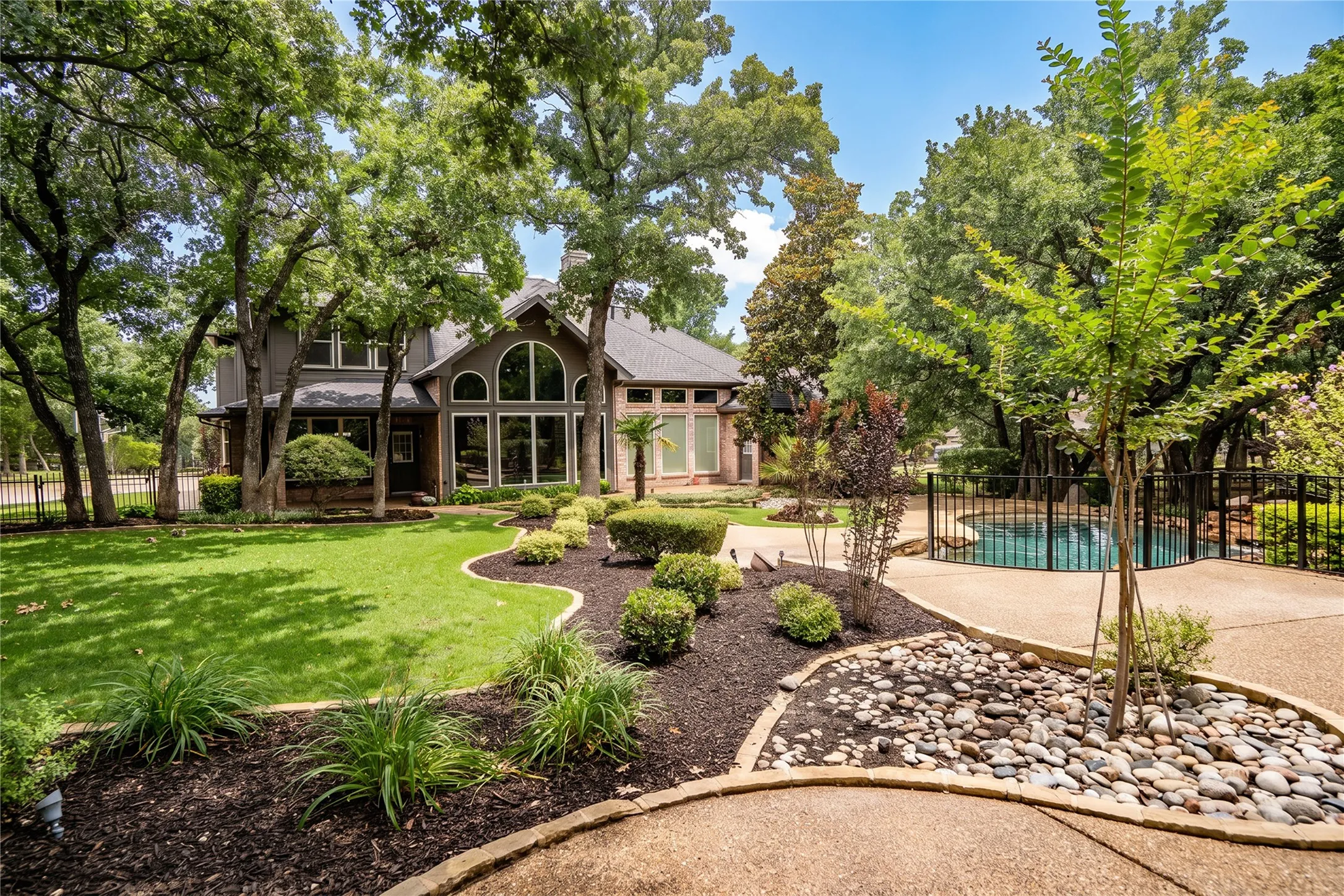 Single Family Residence For Sale in Denton County , 3451 Serendipity Hills Trail, Corinth, Texas 76210, 4 Bedroom, 3 Bathroom, 4 Garage spaces, 3,399 Sqft, built in 1994, mls#21279143, Real Estate Agent in Corinth, Homes For Sale in Denton county, Homes For Sale in Corinth, Realtor in Corinth Texas, Real Estate Brokerage Independent Realty Texas, Luminita Cordes Realtor