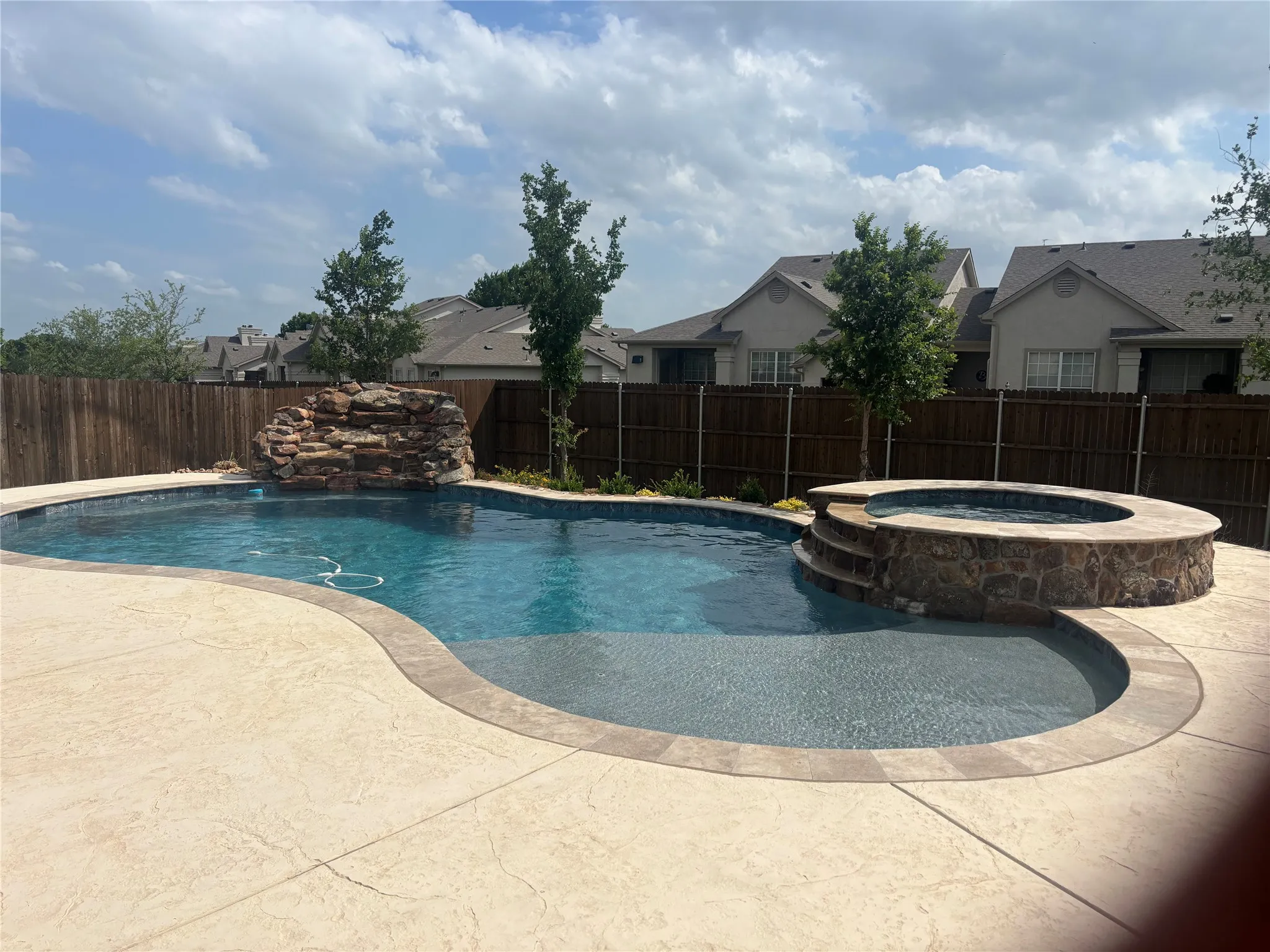 New Pebble pool and hot tub installed