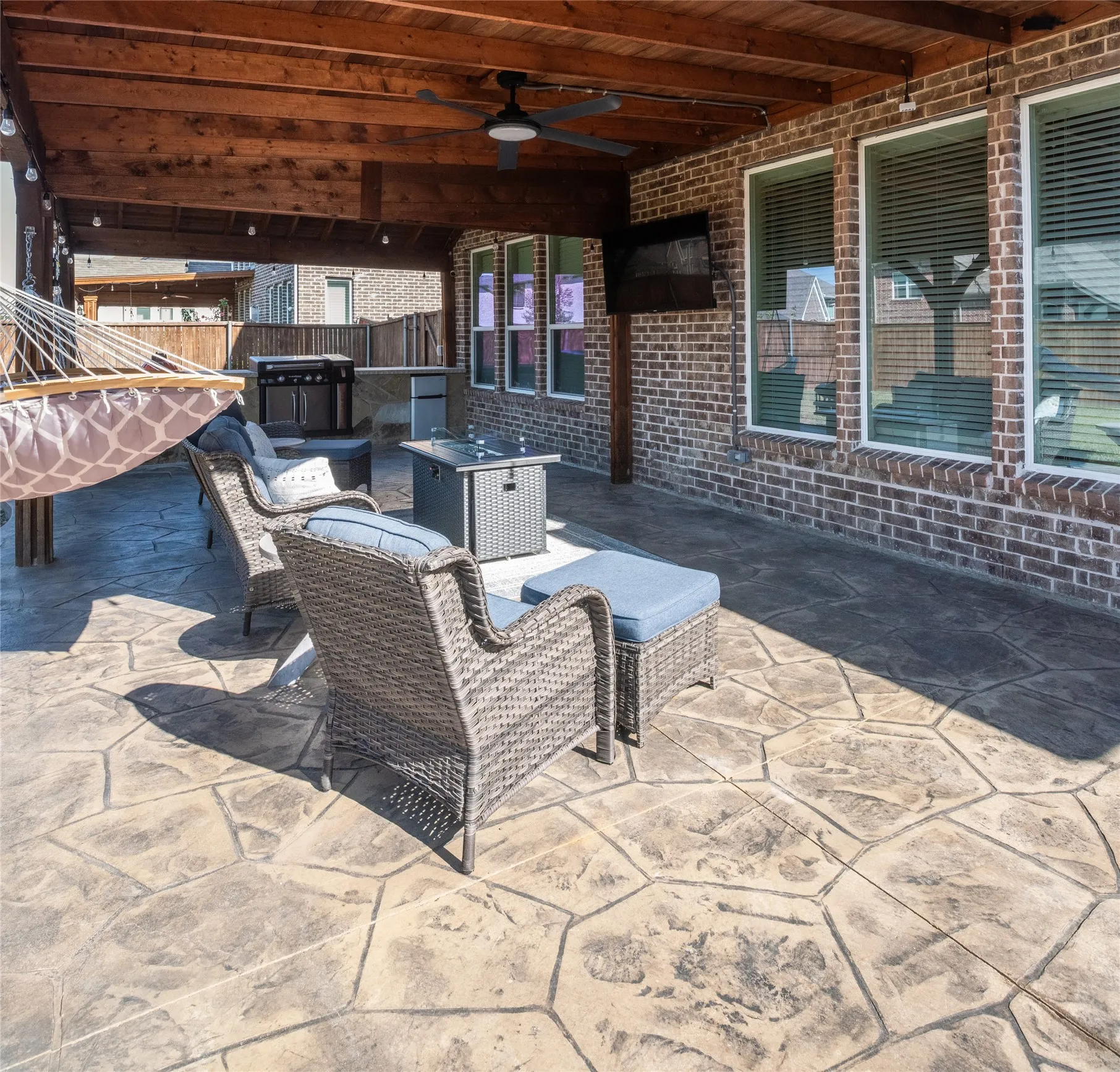 Single Family Residence For Sale in Dallas County , 338 Sagemeadow Road, Wylie, Texas 75098, 4 Bedrooms, 4 Bathrooms, 3 Garage spaces, 3,313 Sqft, built in 2018, Price $699,900, mls#21256063, Real Estate Agent in Wylie, Homes For Sale in Dallas county, Homes For Sale in Wylie, Realtor in Wylie Texas, Real Estate Brokerage Independent Realty Texas, Luminita Cordes Realtor