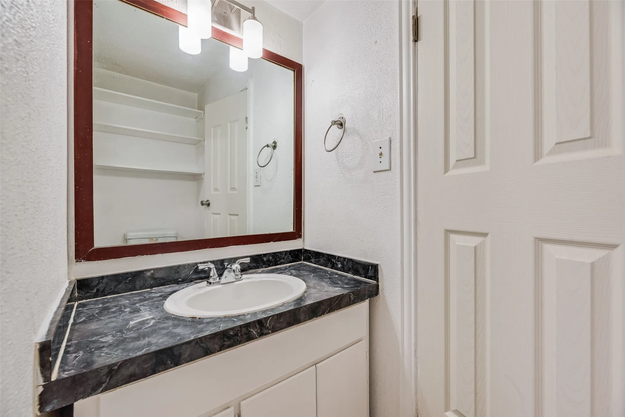 Single Family Residence For Sale in Dallas County , 2211 Cardinal Lane, Garland, Texas 75042, 3 Bedrooms, 2 Bathrooms, 2 Garage spaces, 1,188 Sqft, built in 1956, Price $200,000, mls#21279530, Real Estate Agent in Garland, Homes For Sale in Dallas county, Homes For Sale in Garland, Realtor in Garland Texas, Real Estate Brokerage Independent Realty Texas, Luminita Cordes Realtor