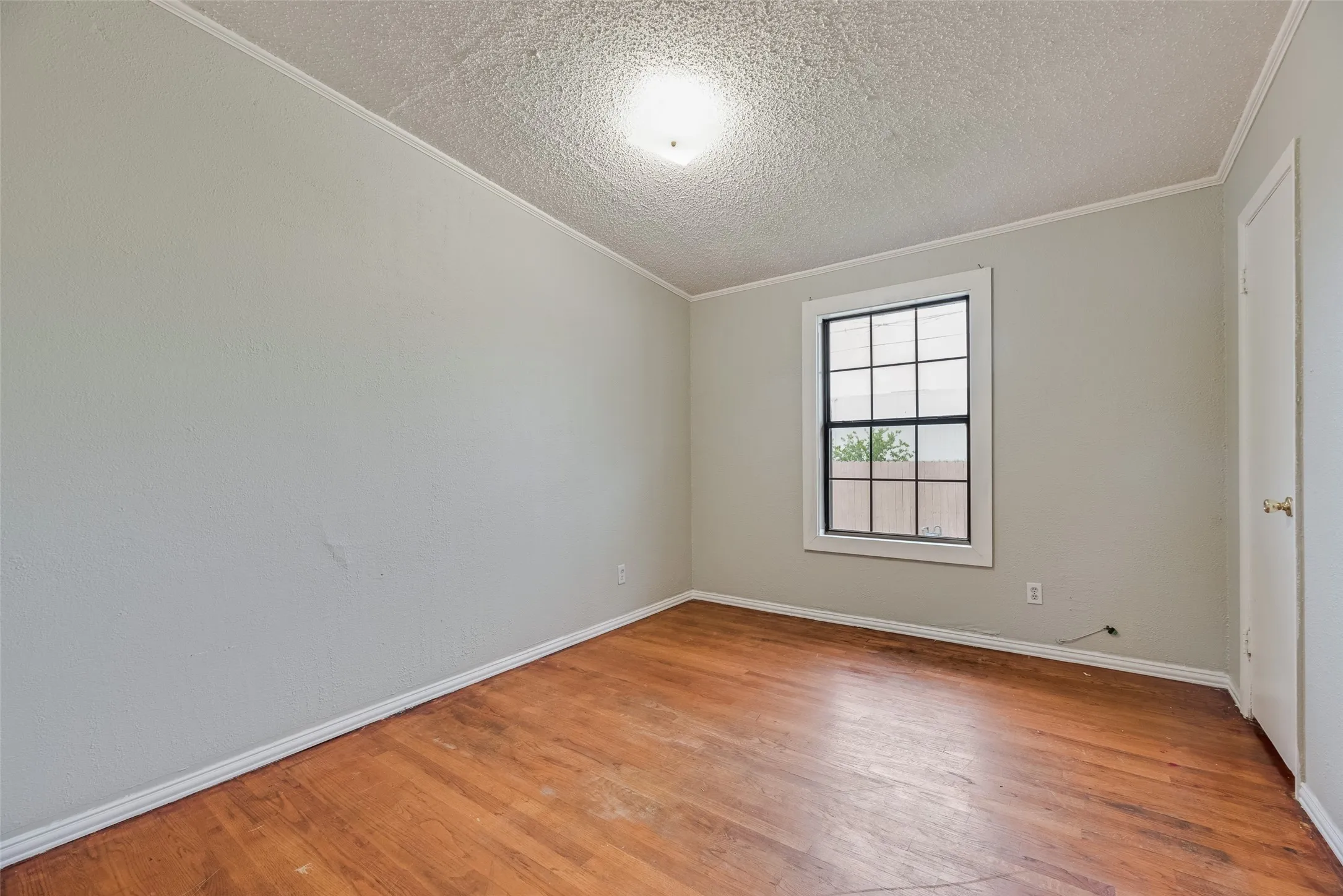 Single Family Residence For Sale in Dallas County , 2211 Cardinal Lane, Garland, Texas 75042, 3 Bedrooms, 2 Bathrooms, 2 Garage spaces, 1,188 Sqft, built in 1956, Price $200,000, mls#21279530, Real Estate Agent in Garland, Homes For Sale in Dallas county, Homes For Sale in Garland, Realtor in Garland Texas, Real Estate Brokerage Independent Realty Texas, Luminita Cordes Realtor