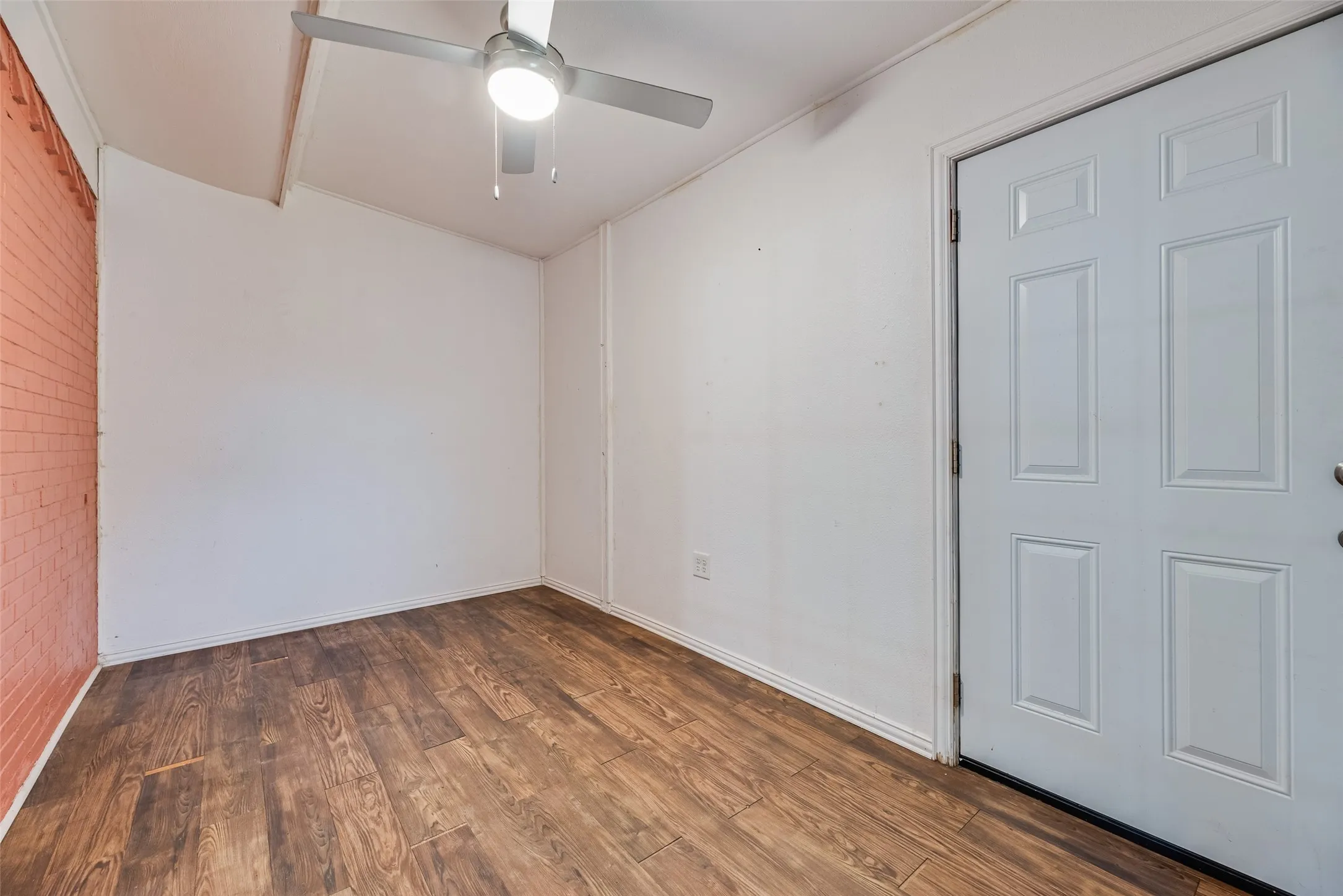 Single Family Residence For Sale in Dallas County , 2211 Cardinal Lane, Garland, Texas 75042, 3 Bedrooms, 2 Bathrooms, 2 Garage spaces, 1,188 Sqft, built in 1956, Price $200,000, mls#21279530, Real Estate Agent in Garland, Homes For Sale in Dallas county, Homes For Sale in Garland, Realtor in Garland Texas, Real Estate Brokerage Independent Realty Texas, Luminita Cordes Realtor