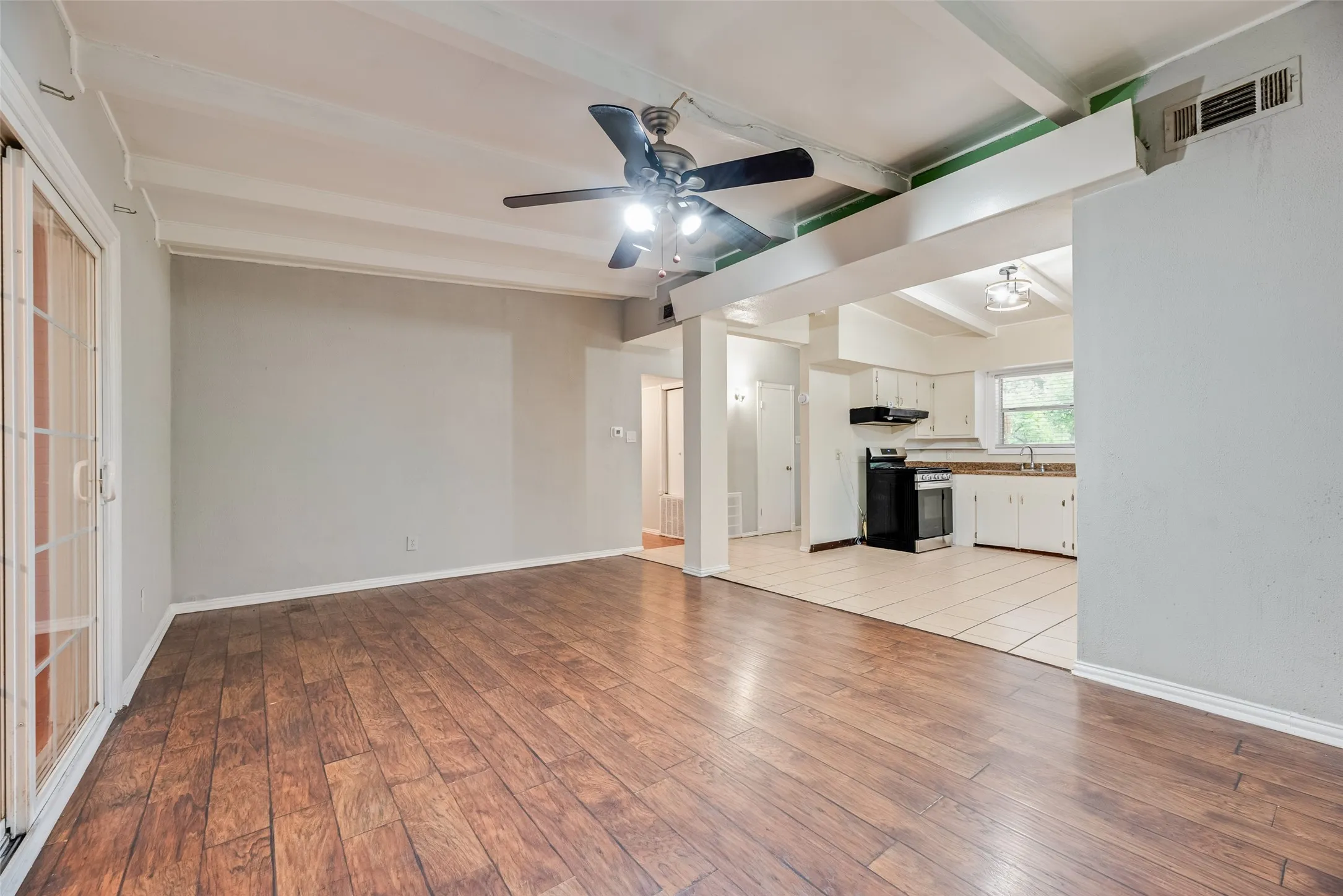 Single Family Residence For Sale in Dallas County , 2211 Cardinal Lane, Garland, Texas 75042, 3 Bedrooms, 2 Bathrooms, 2 Garage spaces, 1,188 Sqft, built in 1956, Price $200,000, mls#21279530, Real Estate Agent in Garland, Homes For Sale in Dallas county, Homes For Sale in Garland, Realtor in Garland Texas, Real Estate Brokerage Independent Realty Texas, Luminita Cordes Realtor