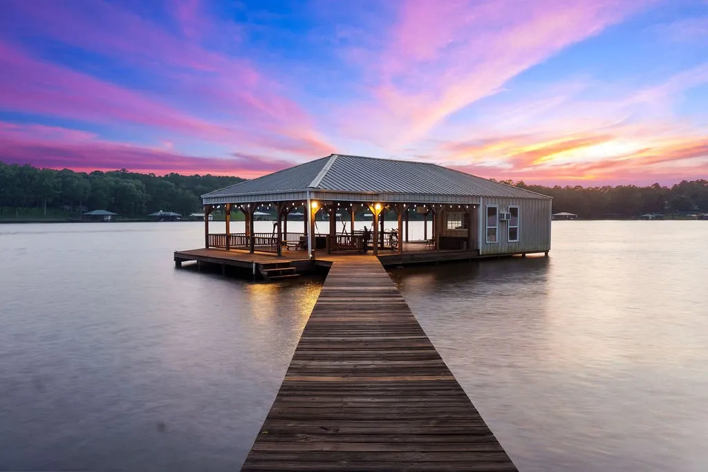 Single Family Residence For Sale in Smith County , 17110 Island Cove Road, Arp, Texas 75750, 5 Bedroom, 5 Bathroom, 5 Garage spaces, 4,122 Sqft, built in 2003, Price $1,850,000, mls#21279531, Real Estate Agent in Arp, Homes For Sale in Smith county, Homes For Sale in Arp, Realtor in Arp Texas, Real Estate Brokerage Independent Realty Texas, Luminita Cordes Realtor