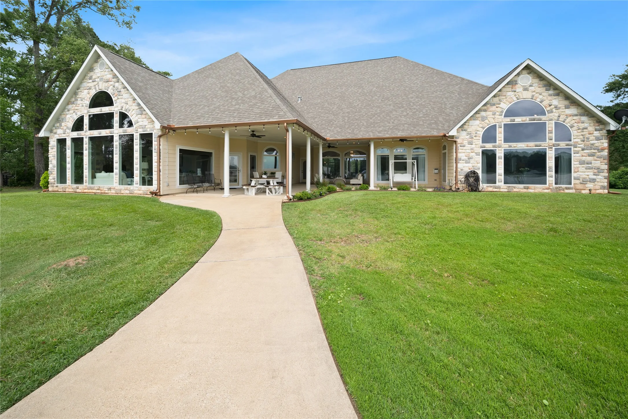 Single Family Residence For Sale in Smith County , 17110 Island Cove Road, Arp, Texas 75750, 5 Bedroom, 5 Bathroom, 5 Garage spaces, 4,122 Sqft, built in 2003, Price $1,850,000, mls#21279531, Real Estate Agent in Arp, Homes For Sale in Smith county, Homes For Sale in Arp, Realtor in Arp Texas, Real Estate Brokerage Independent Realty Texas, Luminita Cordes Realtor