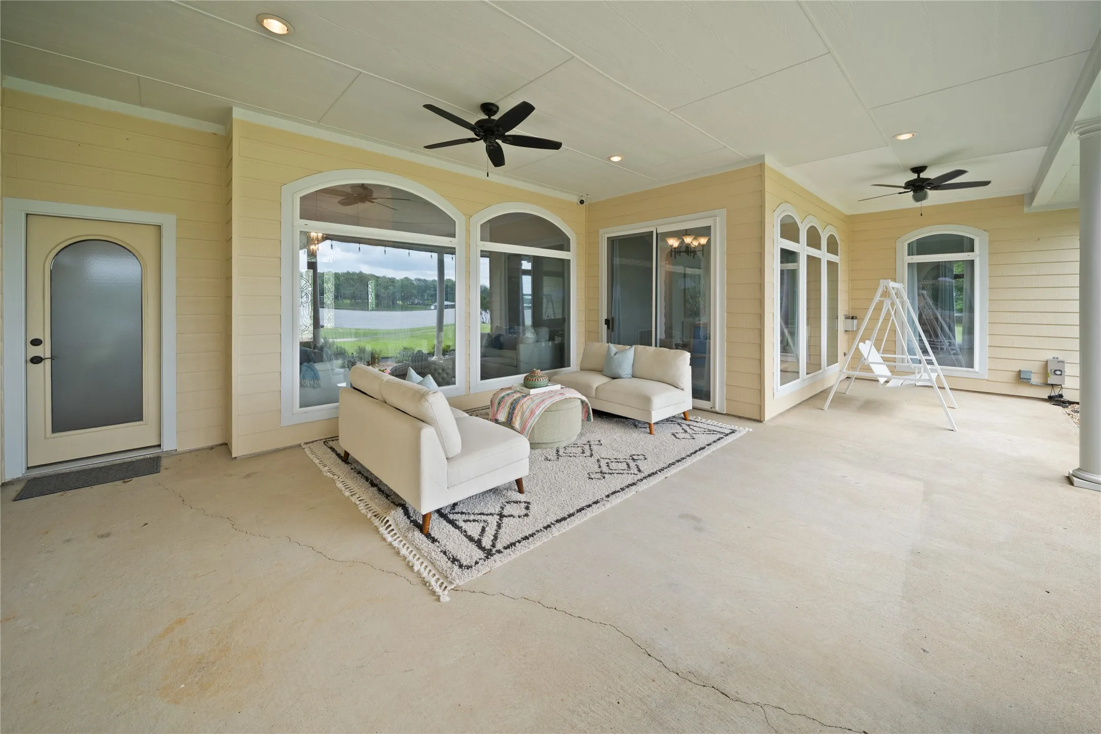 Single Family Residence For Sale in Smith County , 17110 Island Cove Road, Arp, Texas 75750, 5 Bedroom, 5 Bathroom, 5 Garage spaces, 4,122 Sqft, built in 2003, Price $1,850,000, mls#21279531, Real Estate Agent in Arp, Homes For Sale in Smith county, Homes For Sale in Arp, Realtor in Arp Texas, Real Estate Brokerage Independent Realty Texas, Luminita Cordes Realtor