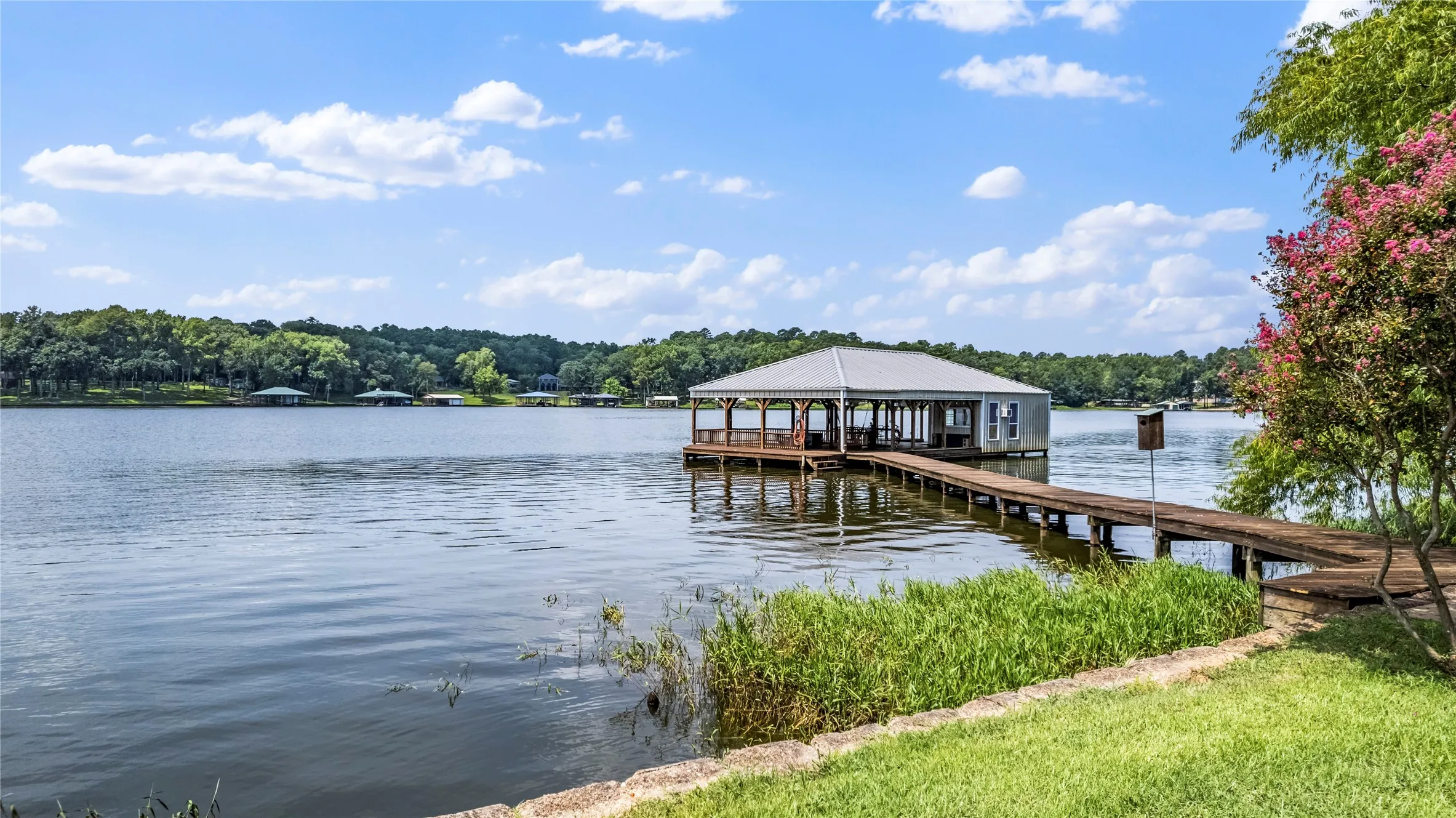 Single Family Residence For Sale in Smith County , 17110 Island Cove Road, Arp, Texas 75750, 5 Bedroom, 5 Bathroom, 5 Garage spaces, 4,122 Sqft, built in 2003, Price $1,850,000, mls#21279531, Real Estate Agent in Arp, Homes For Sale in Smith county, Homes For Sale in Arp, Realtor in Arp Texas, Real Estate Brokerage Independent Realty Texas, Luminita Cordes Realtor