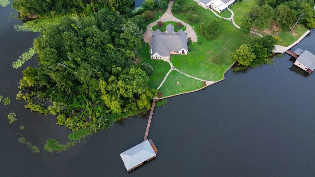 Single Family Residence For Sale in Smith County , 17110 Island Cove Road, Arp, Texas 75750, 5 Bedroom, 5 Bathroom, 5 Garage spaces, 4,122 Sqft, built in 2003, Price $1,850,000, mls#21279531, Real Estate Agent in Arp, Homes For Sale in Smith county, Homes For Sale in Arp, Realtor in Arp Texas, Real Estate Brokerage Independent Realty Texas, Luminita Cordes Realtor