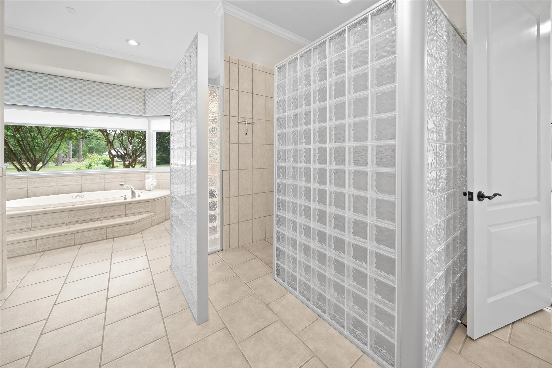 Single Family Residence For Sale in Smith County , 17110 Island Cove Road, Arp, Texas 75750, 5 Bedroom, 5 Bathroom, 5 Garage spaces, 4,122 Sqft, built in 2003, Price $1,850,000, mls#21279531, Real Estate Agent in Arp, Homes For Sale in Smith county, Homes For Sale in Arp, Realtor in Arp Texas, Real Estate Brokerage Independent Realty Texas, Luminita Cordes Realtor