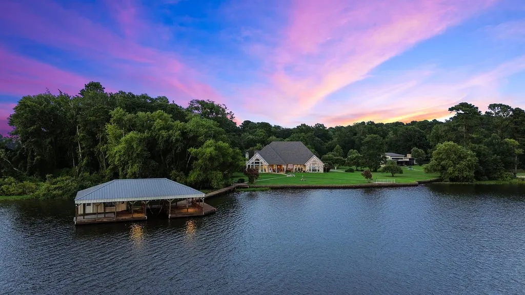 Single Family Residence For Sale in Smith County , 17110 Island Cove Road, Arp, Texas 75750, 5 Bedroom, 5 Bathroom, 5 Garage spaces, 4,122 Sqft, built in 2003, Price $1,850,000, mls#21279531, Real Estate Agent in Arp, Homes For Sale in Smith county, Homes For Sale in Arp, Realtor in Arp Texas, Real Estate Brokerage Independent Realty Texas, Luminita Cordes Realtor