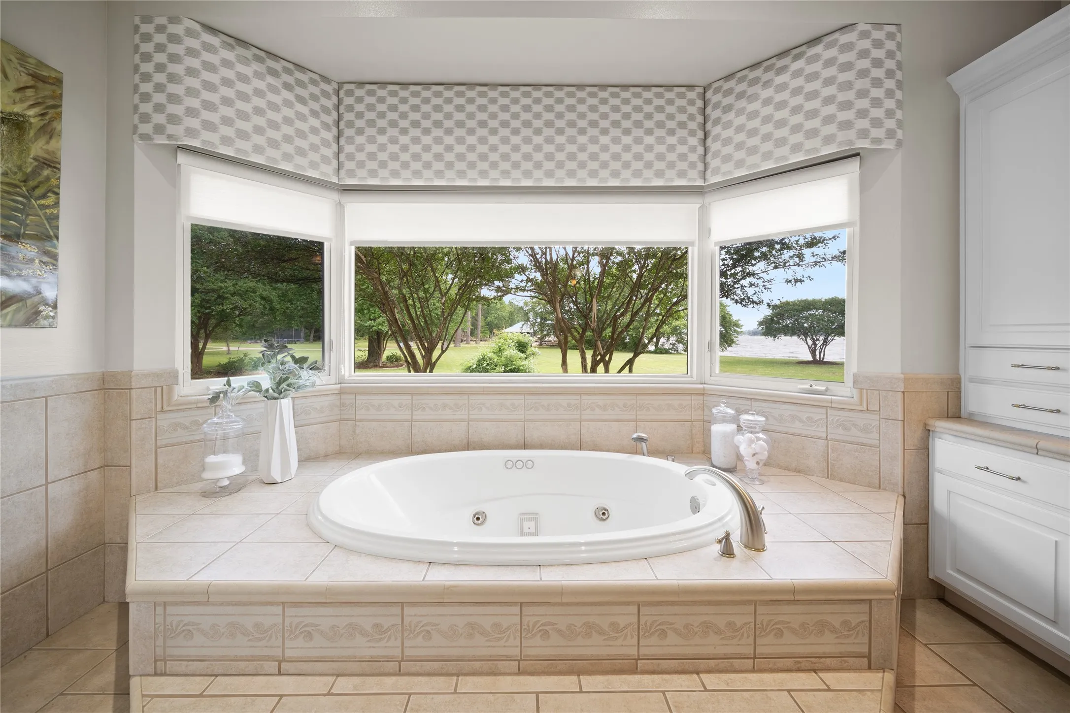 Single Family Residence For Sale in Smith County , 17110 Island Cove Road, Arp, Texas 75750, 5 Bedroom, 5 Bathroom, 5 Garage spaces, 4,122 Sqft, built in 2003, Price $1,850,000, mls#21279531, Real Estate Agent in Arp, Homes For Sale in Smith county, Homes For Sale in Arp, Realtor in Arp Texas, Real Estate Brokerage Independent Realty Texas, Luminita Cordes Realtor