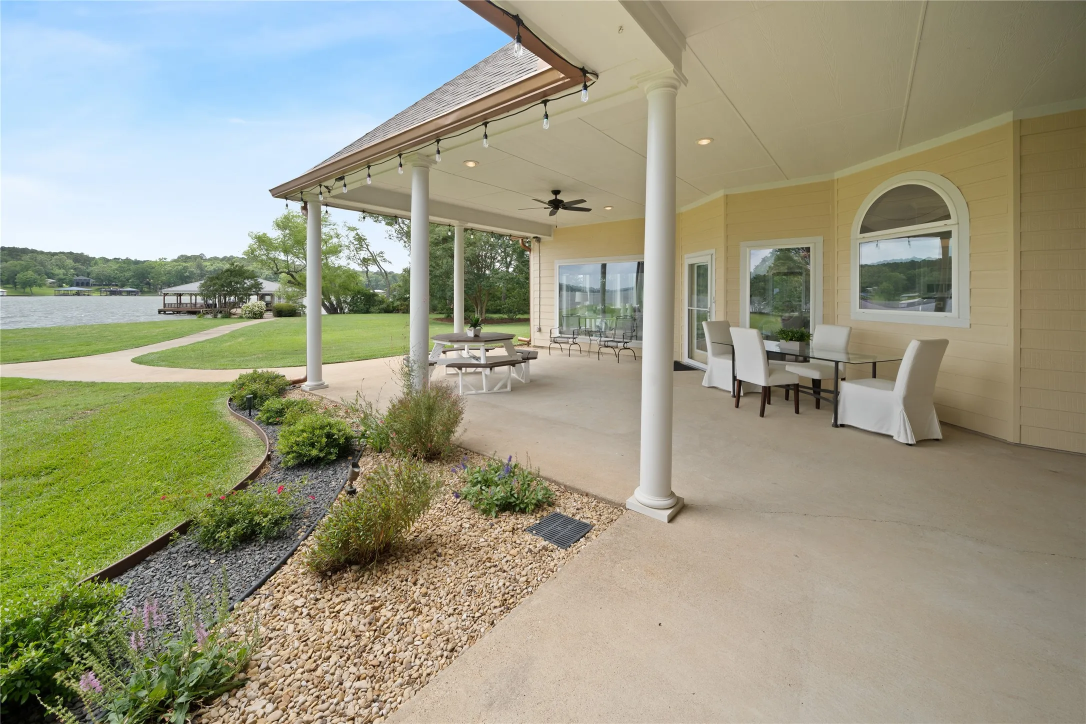 Single Family Residence For Sale in Smith County , 17110 Island Cove Road, Arp, Texas 75750, 5 Bedroom, 5 Bathroom, 5 Garage spaces, 4,122 Sqft, built in 2003, Price $1,850,000, mls#21279531, Real Estate Agent in Arp, Homes For Sale in Smith county, Homes For Sale in Arp, Realtor in Arp Texas, Real Estate Brokerage Independent Realty Texas, Luminita Cordes Realtor