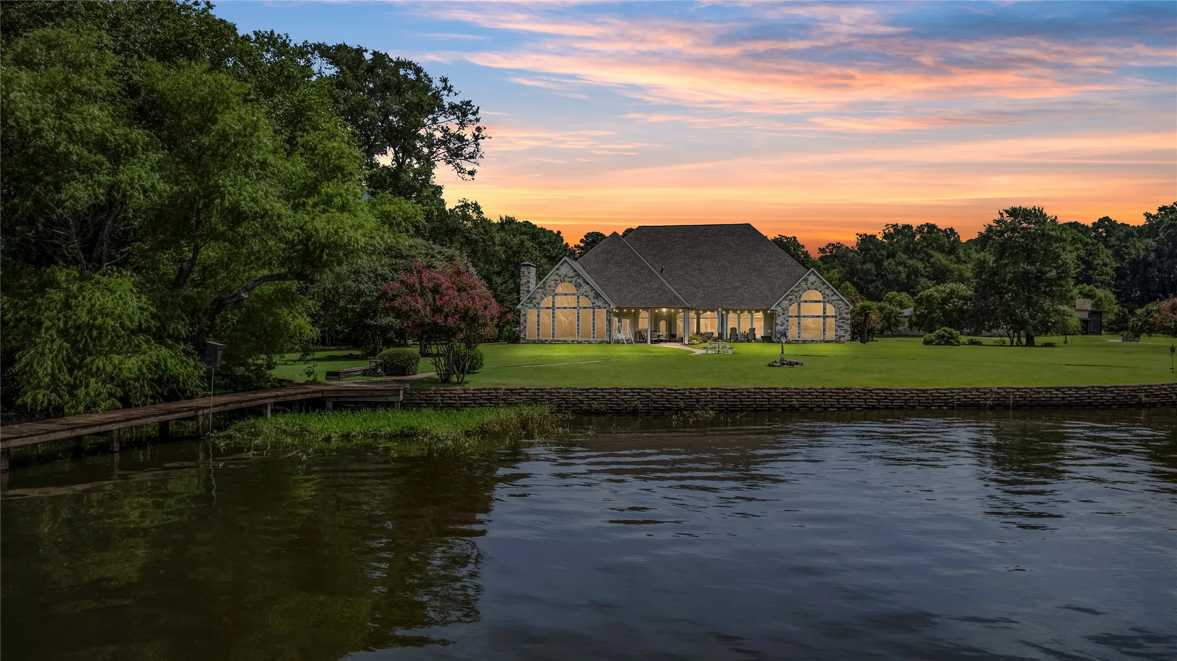 Single Family Residence For Sale in Smith County , 17110 Island Cove Road, Arp, Texas 75750, 5 Bedroom, 5 Bathroom, 5 Garage spaces, 4,122 Sqft, built in 2003, Price $1,850,000, mls#21279531, Real Estate Agent in Arp, Homes For Sale in Smith county, Homes For Sale in Arp, Realtor in Arp Texas, Real Estate Brokerage Independent Realty Texas, Luminita Cordes Realtor