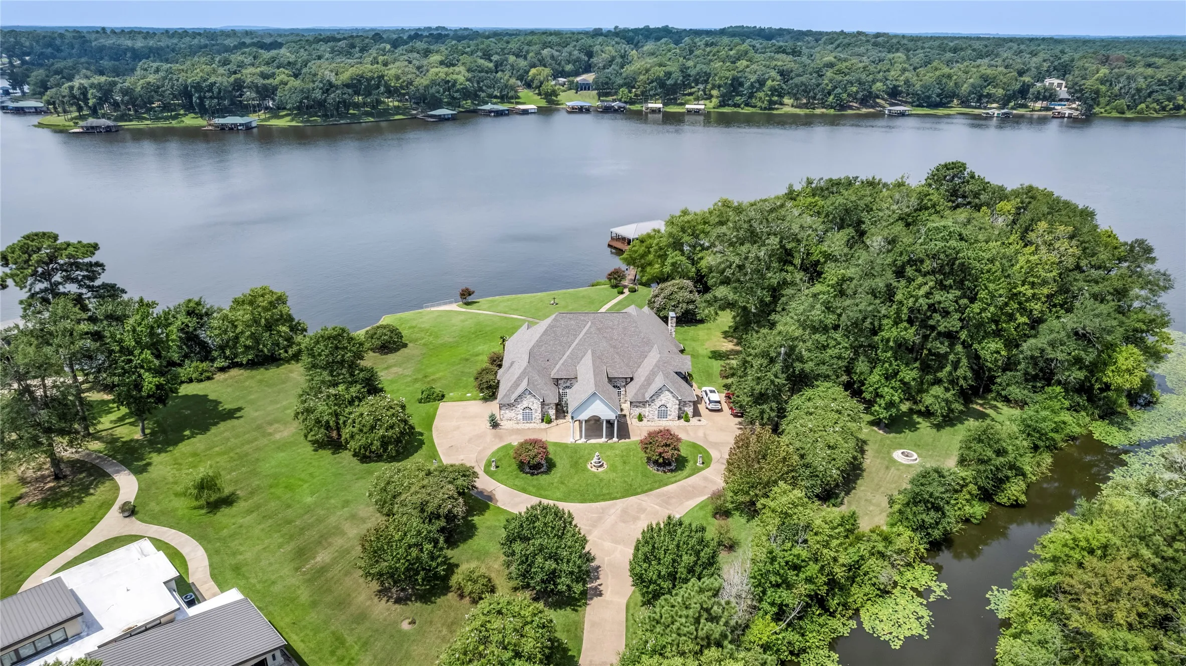 Single Family Residence For Sale in Smith County , 17110 Island Cove Road, Arp, Texas 75750, 5 Bedroom, 5 Bathroom, 5 Garage spaces, 4,122 Sqft, built in 2003, Price $1,850,000, mls#21279531, Real Estate Agent in Arp, Homes For Sale in Smith county, Homes For Sale in Arp, Realtor in Arp Texas, Real Estate Brokerage Independent Realty Texas, Luminita Cordes Realtor