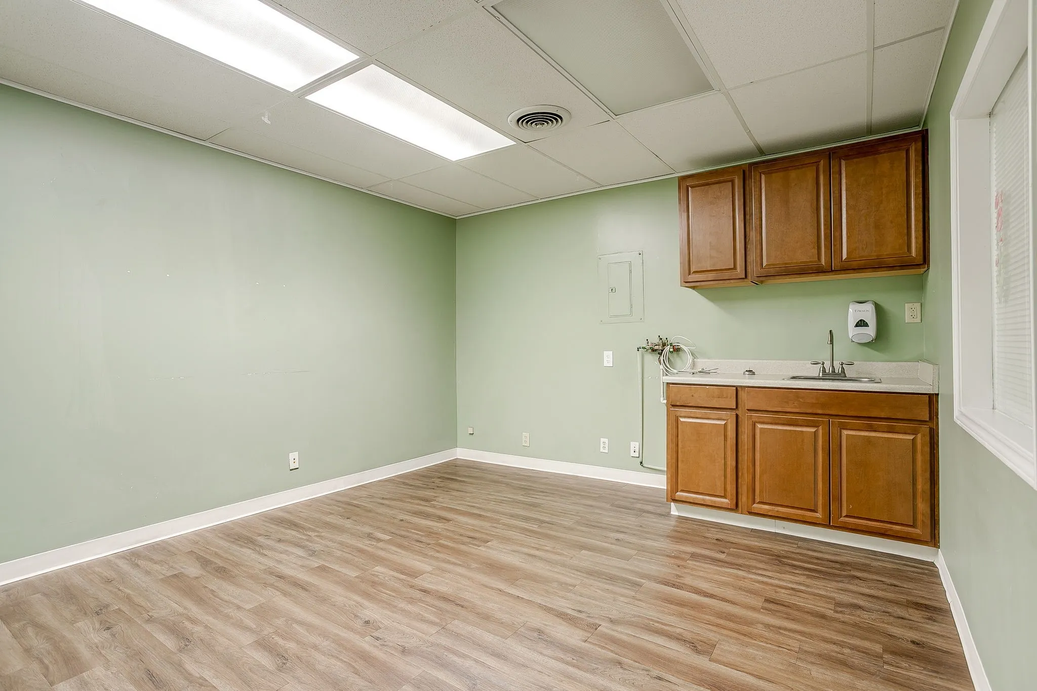 Office For Sale in Tarrant County , 1340 S Main Street, Grapevine, Texas 76051, 0, 0, Garage spaces, 0 Sqft, built in 1972, Price $4,000,000, mls#21279558, Real Estate Agent in Grapevine, Homes For Sale in Tarrant county, Homes For Sale in Grapevine, Realtor in Grapevine Texas, Real Estate Brokerage Independent Realty Texas, Luminita Cordes Realtor