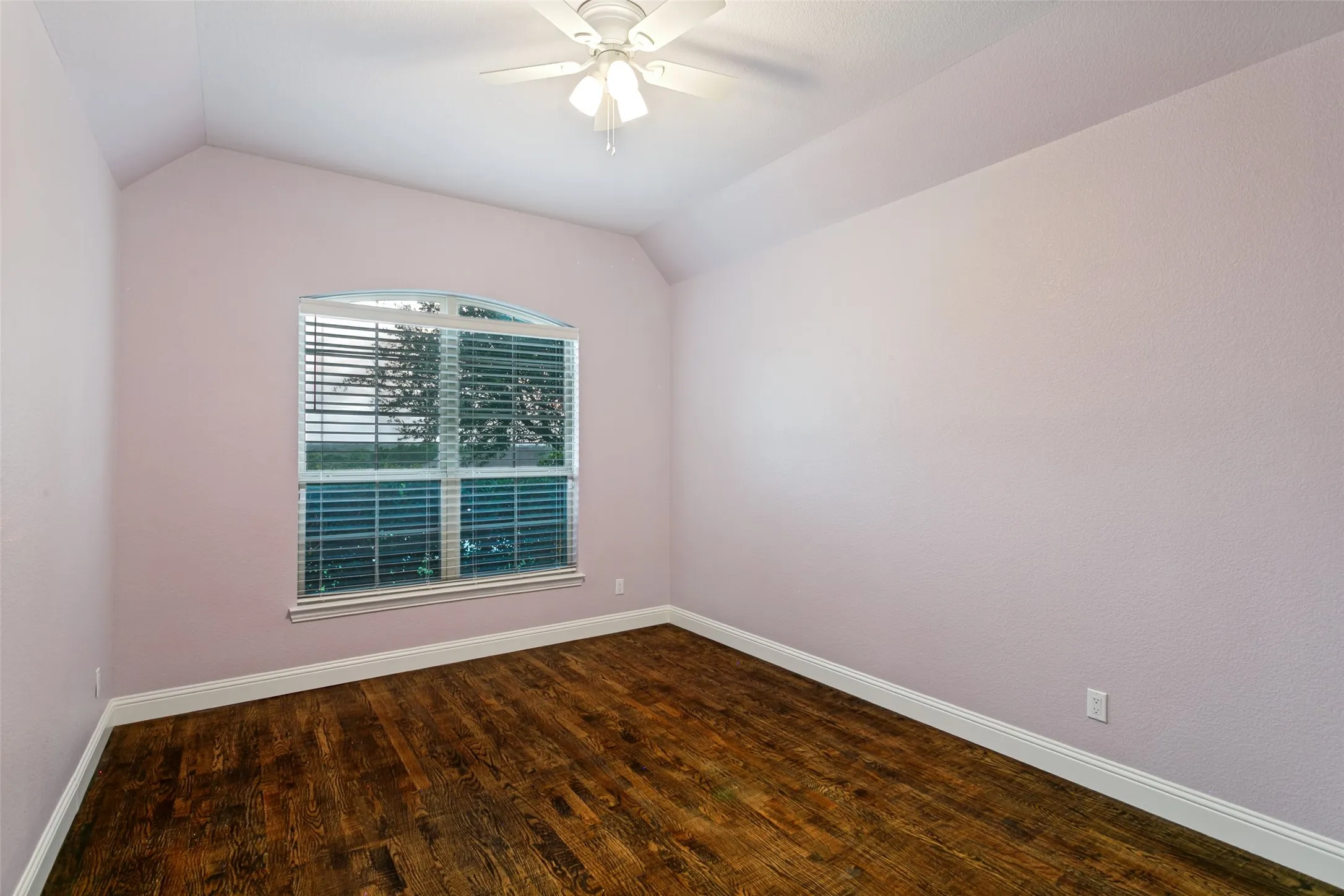Single Family Residence For Sale in Tarrant County , 10248 Mustang Wells Drive, Fort Worth, Texas 76126, 4 Bedroom, 3 Bathroom, 3 Garage spaces, 2,820 Sqft, built in 2014, mls#21272227, Real Estate Agent in Fort Worth, Homes For Sale in Tarrant county, Homes For Sale in Fort Worth, Realtor in Fort Worth Texas, Real Estate Brokerage Independent Realty Texas, Luminita Cordes Realtor