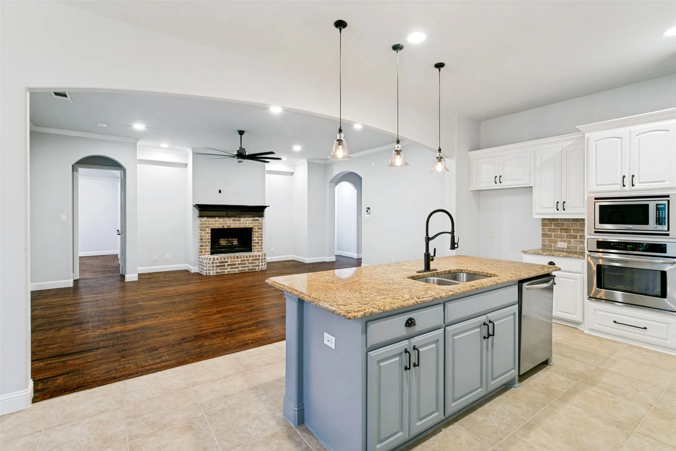 Single Family Residence For Sale in Tarrant County , 10248 Mustang Wells Drive, Fort Worth, Texas 76126, 4 Bedroom, 3 Bathroom, 3 Garage spaces, 2,820 Sqft, built in 2014, mls#21272227, Real Estate Agent in Fort Worth, Homes For Sale in Tarrant county, Homes For Sale in Fort Worth, Realtor in Fort Worth Texas, Real Estate Brokerage Independent Realty Texas, Luminita Cordes Realtor