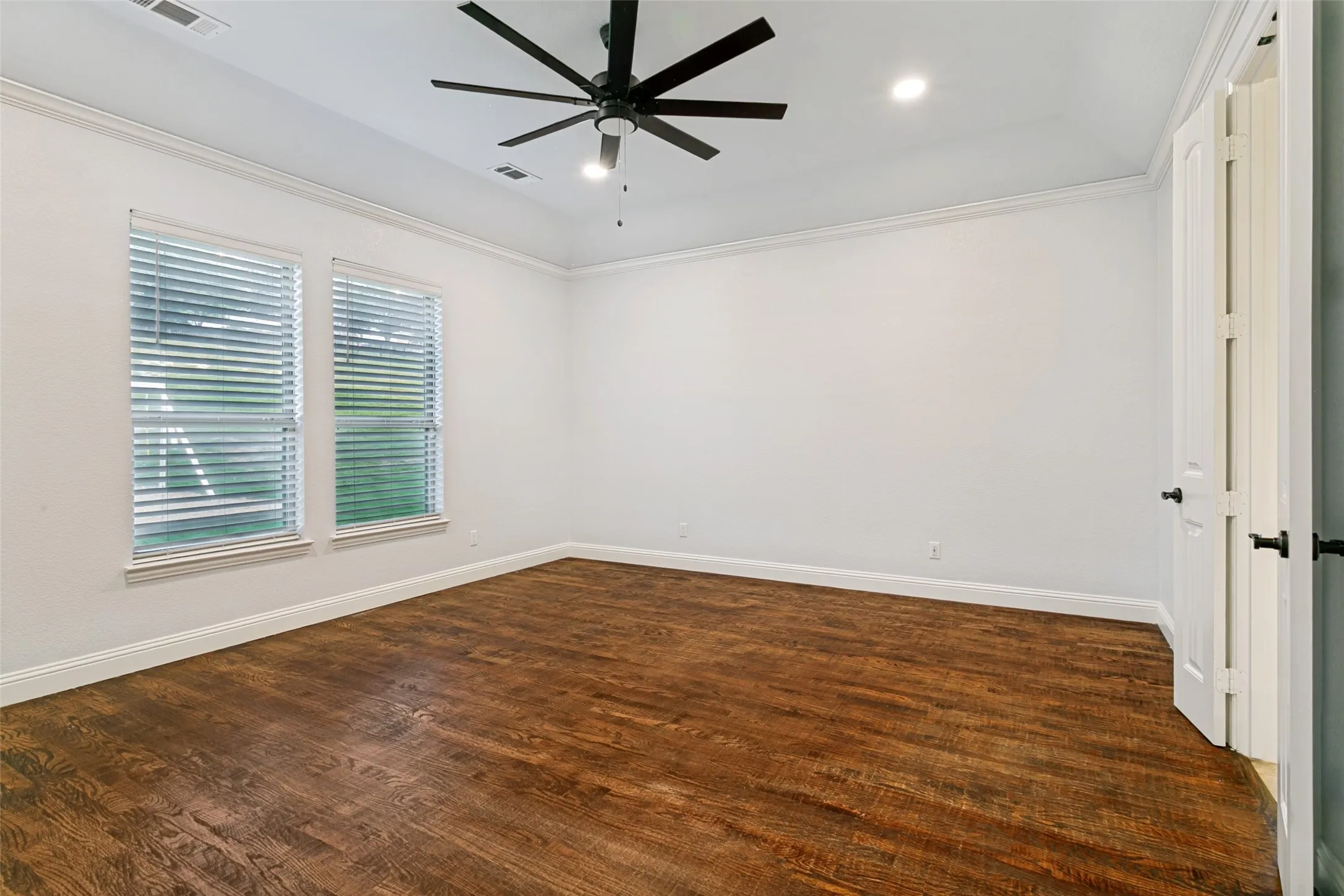 Single Family Residence For Sale in Tarrant County , 10248 Mustang Wells Drive, Fort Worth, Texas 76126, 4 Bedroom, 3 Bathroom, 3 Garage spaces, 2,820 Sqft, built in 2014, mls#21272227, Real Estate Agent in Fort Worth, Homes For Sale in Tarrant county, Homes For Sale in Fort Worth, Realtor in Fort Worth Texas, Real Estate Brokerage Independent Realty Texas, Luminita Cordes Realtor