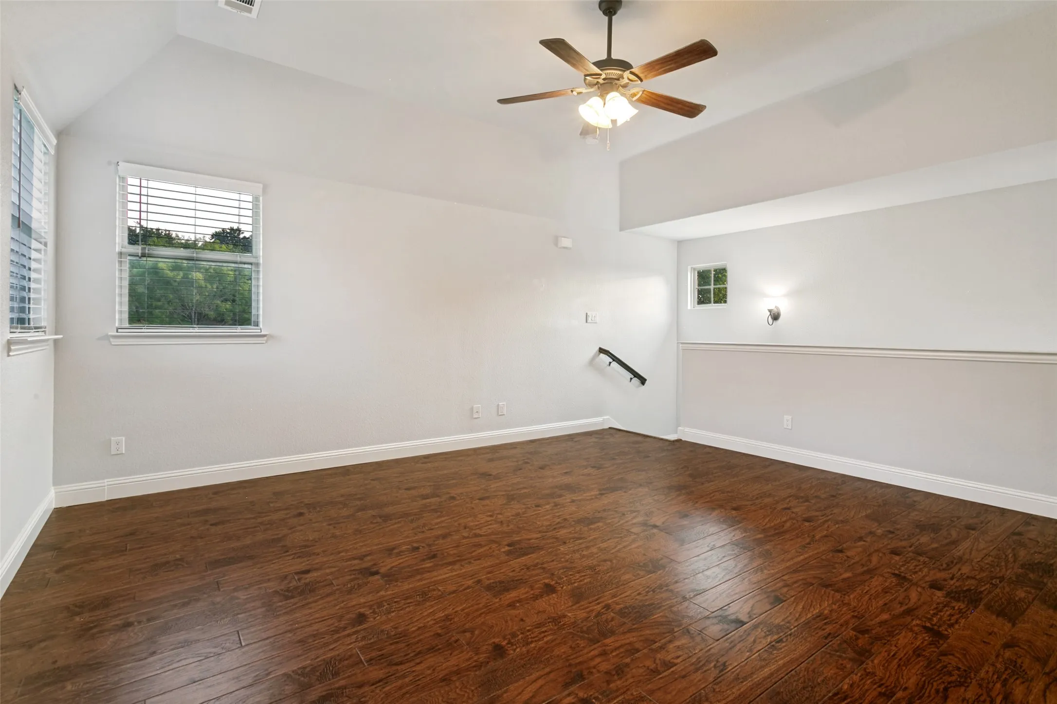 Single Family Residence For Sale in Tarrant County , 10248 Mustang Wells Drive, Fort Worth, Texas 76126, 4 Bedroom, 3 Bathroom, 3 Garage spaces, 2,820 Sqft, built in 2014, mls#21272227, Real Estate Agent in Fort Worth, Homes For Sale in Tarrant county, Homes For Sale in Fort Worth, Realtor in Fort Worth Texas, Real Estate Brokerage Independent Realty Texas, Luminita Cordes Realtor