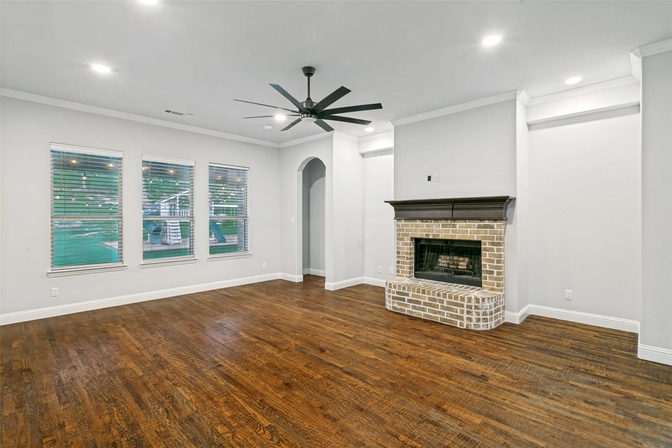 Single Family Residence For Sale in Tarrant County , 10248 Mustang Wells Drive, Fort Worth, Texas 76126, 4 Bedroom, 3 Bathroom, 3 Garage spaces, 2,820 Sqft, built in 2014, mls#21272227, Real Estate Agent in Fort Worth, Homes For Sale in Tarrant county, Homes For Sale in Fort Worth, Realtor in Fort Worth Texas, Real Estate Brokerage Independent Realty Texas, Luminita Cordes Realtor