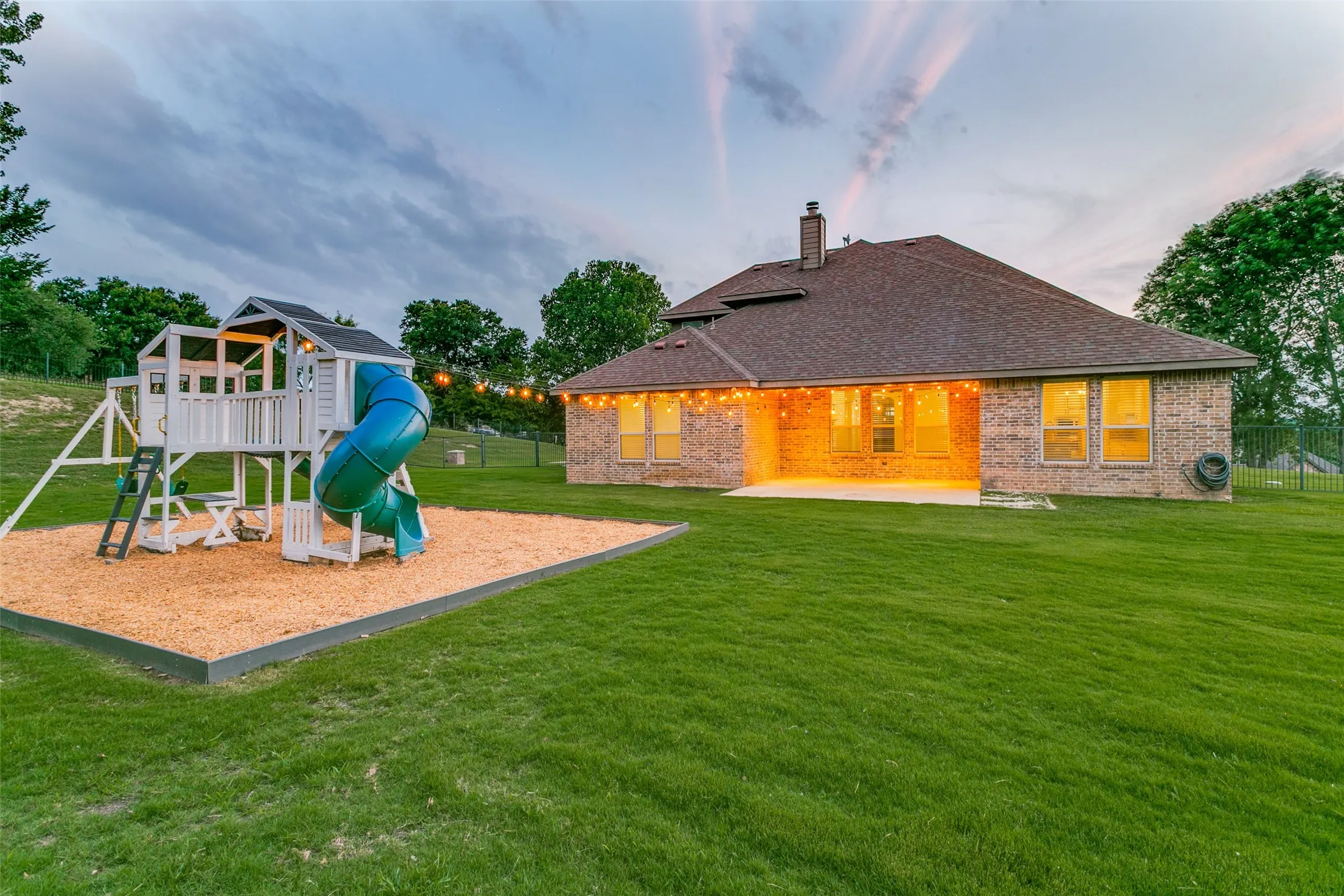 Single Family Residence For Sale in Tarrant County , 10248 Mustang Wells Drive, Fort Worth, Texas 76126, 4 Bedroom, 3 Bathroom, 3 Garage spaces, 2,820 Sqft, built in 2014, mls#21272227, Real Estate Agent in Fort Worth, Homes For Sale in Tarrant county, Homes For Sale in Fort Worth, Realtor in Fort Worth Texas, Real Estate Brokerage Independent Realty Texas, Luminita Cordes Realtor