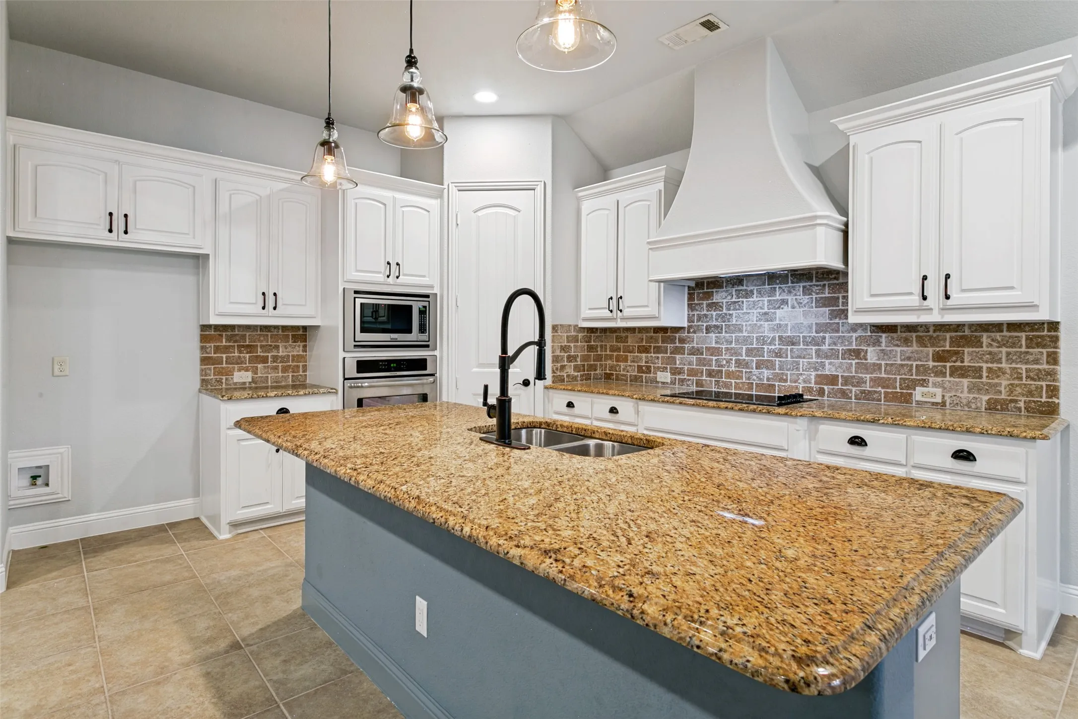 Single Family Residence For Sale in Tarrant County , 10248 Mustang Wells Drive, Fort Worth, Texas 76126, 4 Bedroom, 3 Bathroom, 3 Garage spaces, 2,820 Sqft, built in 2014, mls#21272227, Real Estate Agent in Fort Worth, Homes For Sale in Tarrant county, Homes For Sale in Fort Worth, Realtor in Fort Worth Texas, Real Estate Brokerage Independent Realty Texas, Luminita Cordes Realtor